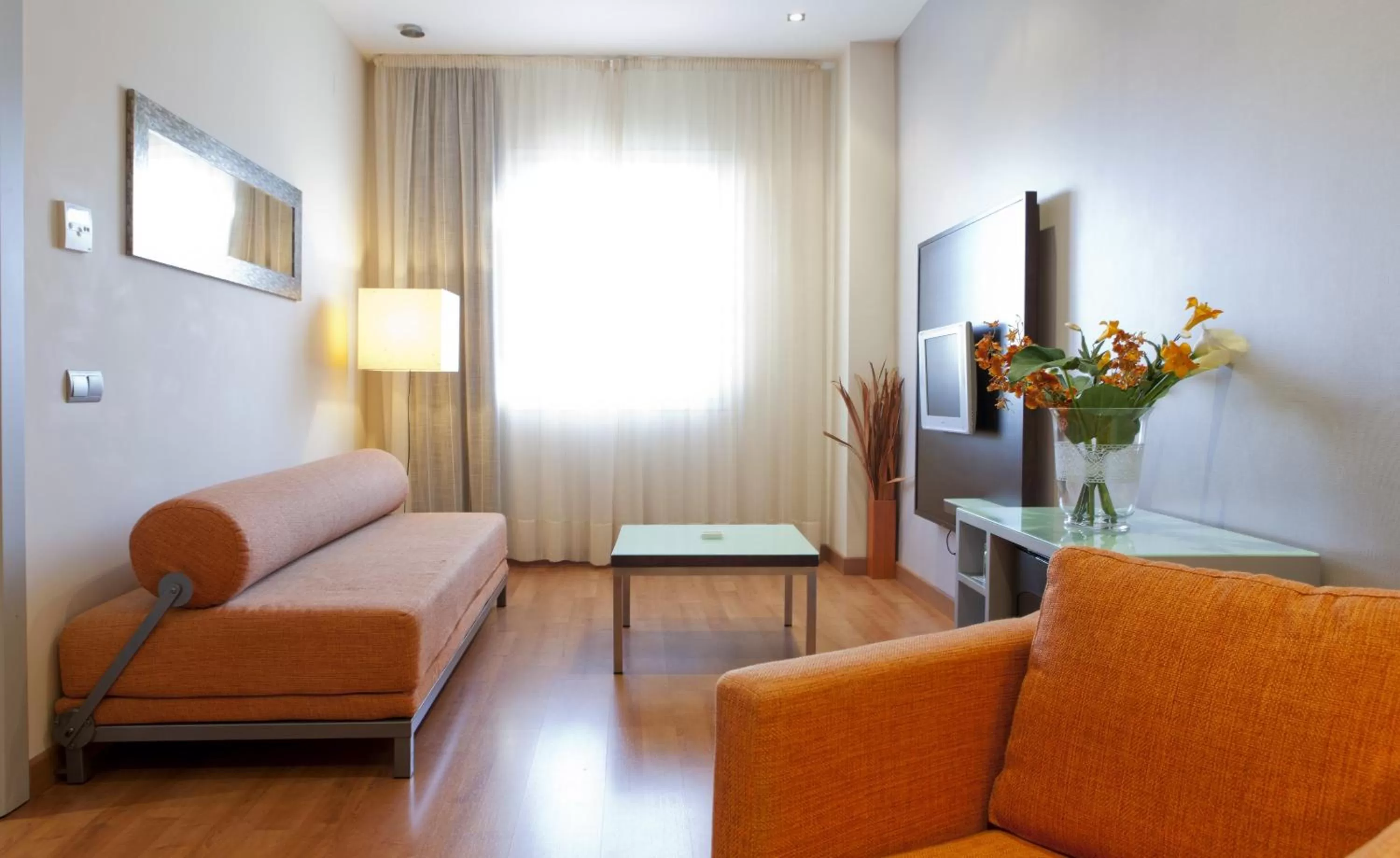 Family Room (2 Adults + 1 Child) in Vértice Sevilla Aljarafe