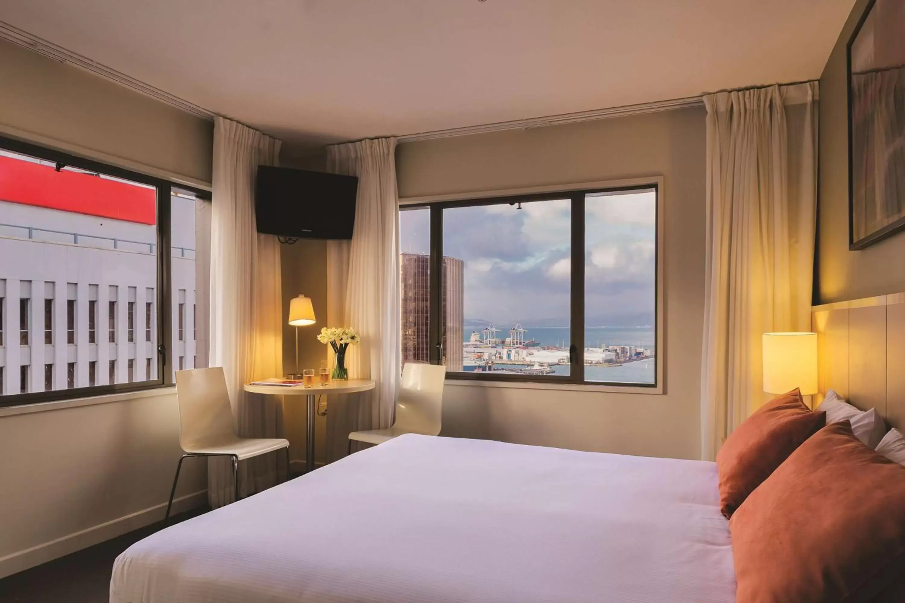 Standard King Room in Travelodge Hotel Wellington Standard King Room in Travelodge Hotel Wellington