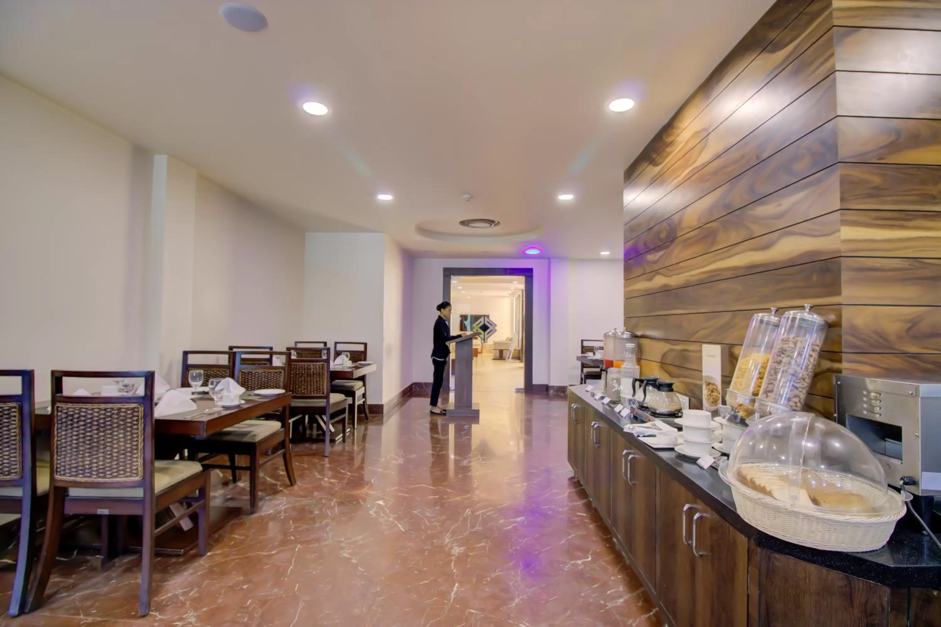 Restaurant/places to eat in Cygnett Inn Trendz