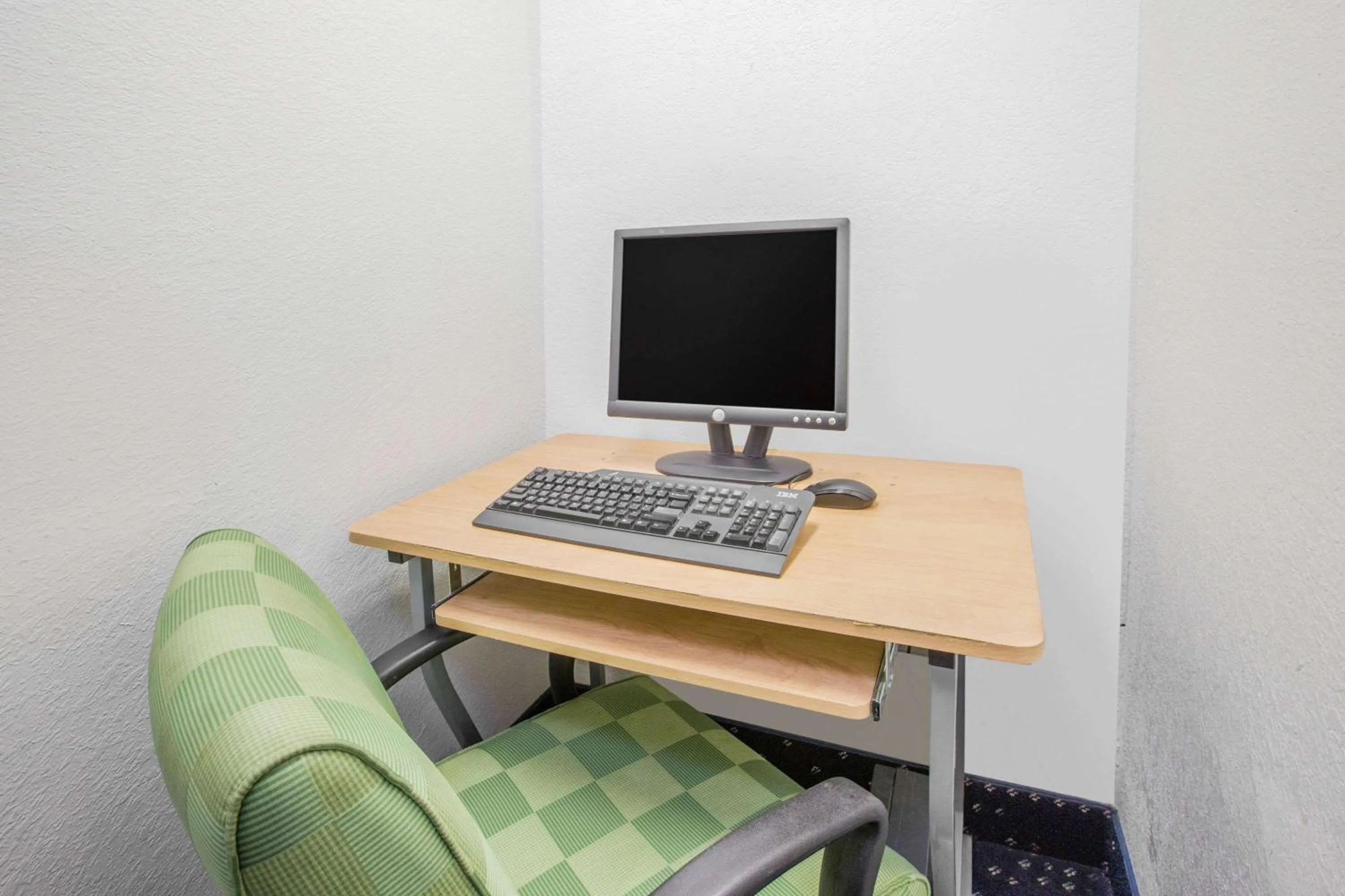 On site in Super 8 by Wyndham Howe