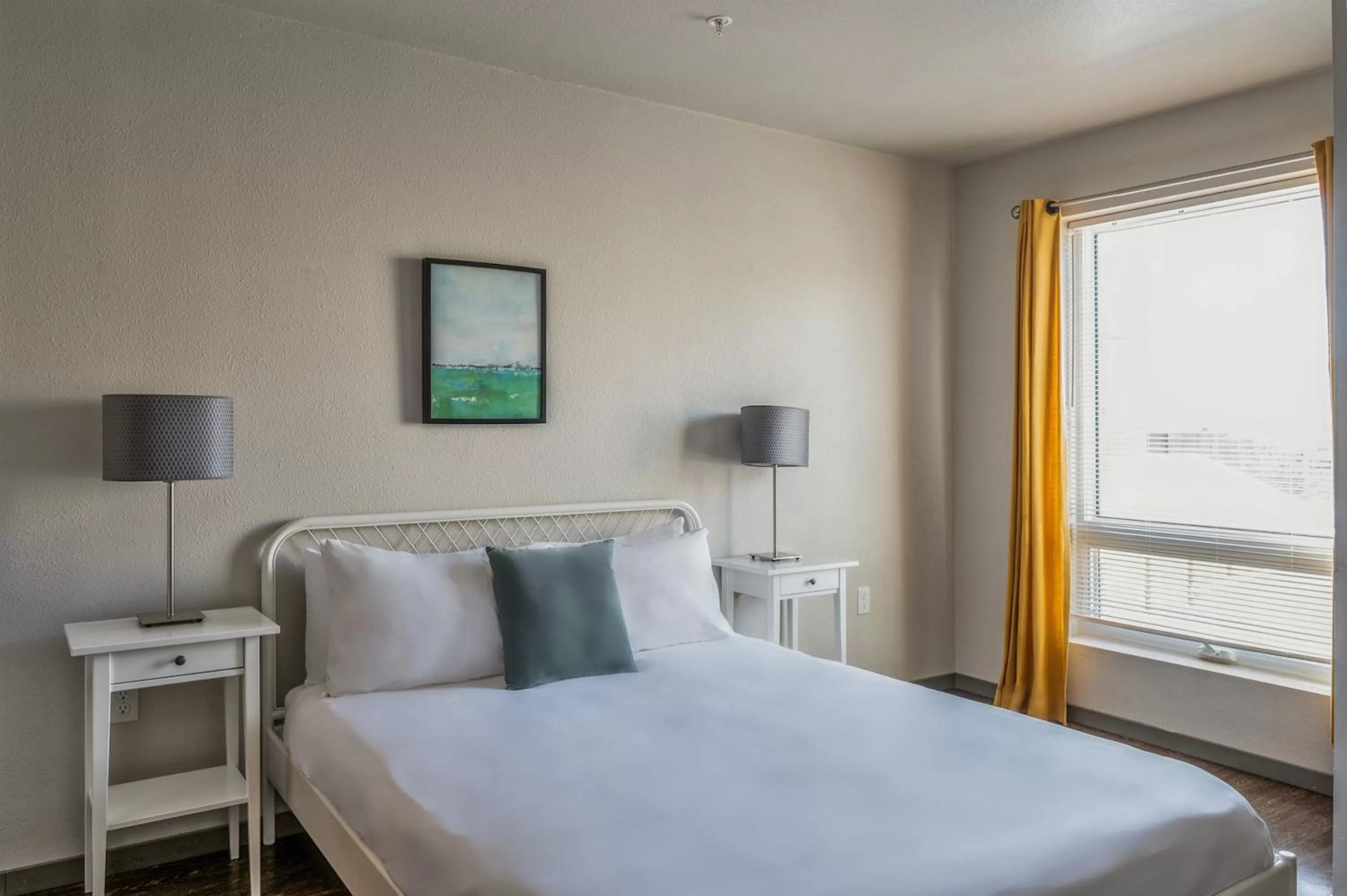 Bed in Kasa University Avenue Minneapolis