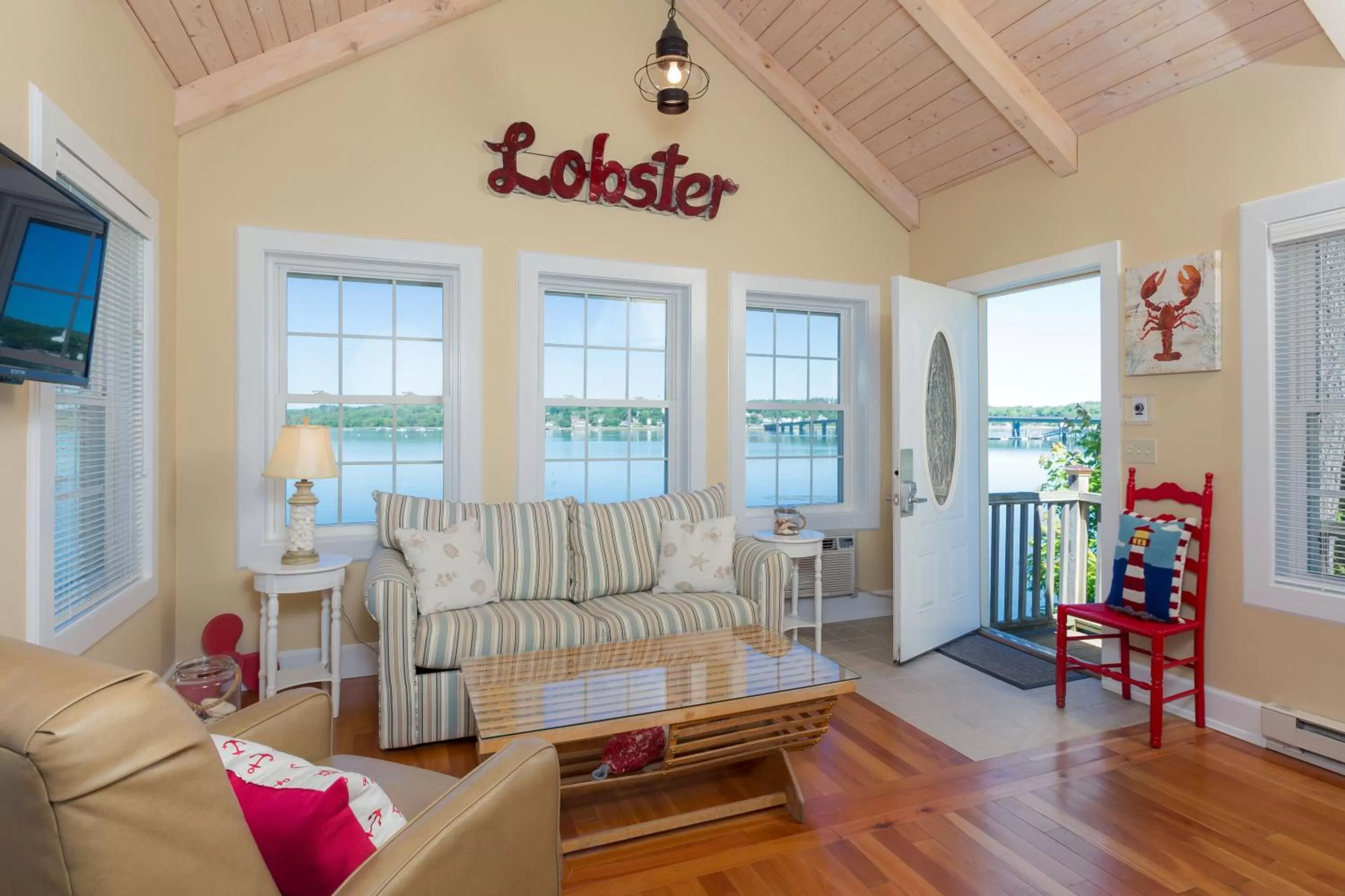 Living room, Seating Area in Sheepscot Harbour Village Resort