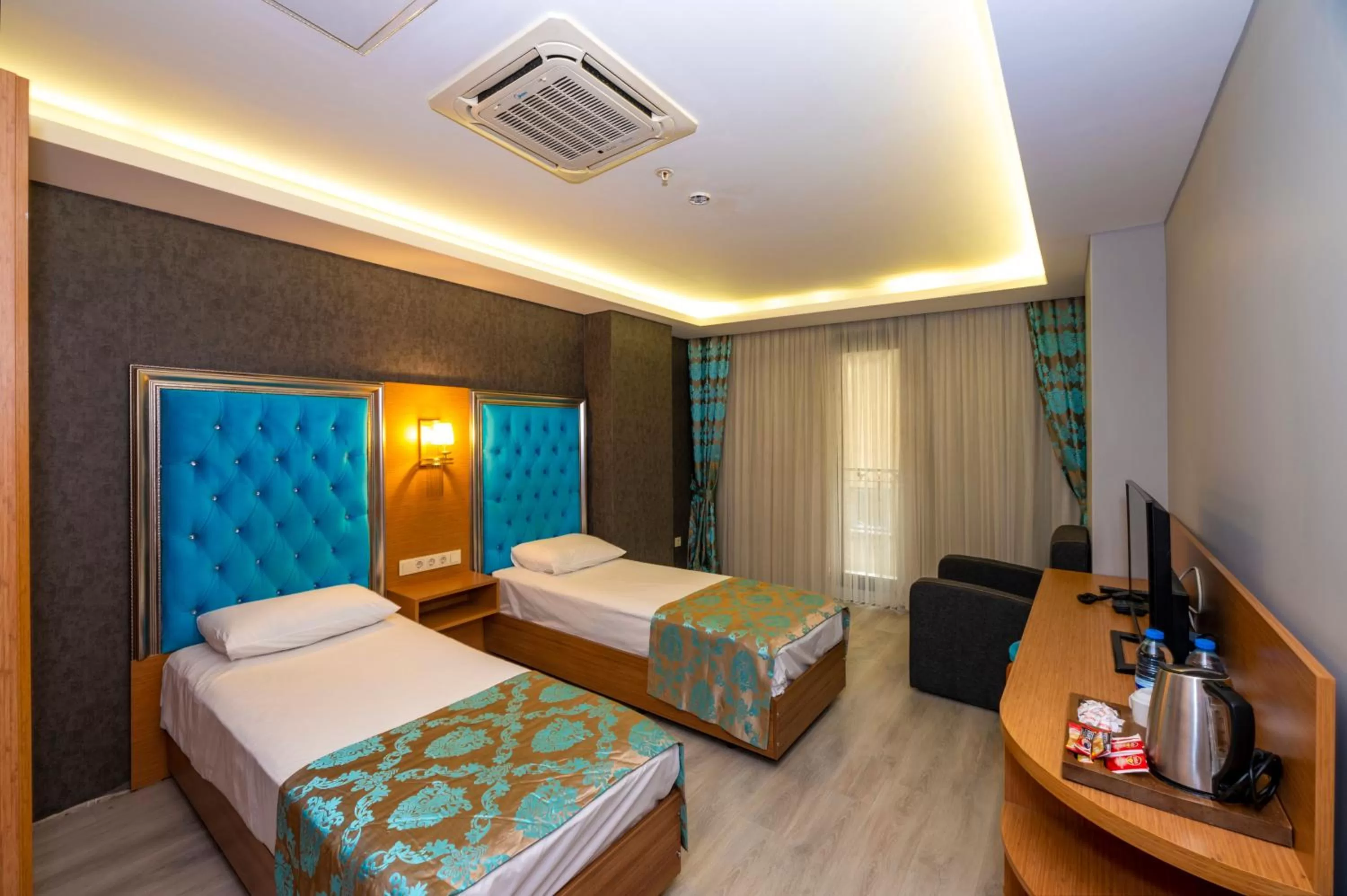 City view, Bed in Grand Palace Hotel