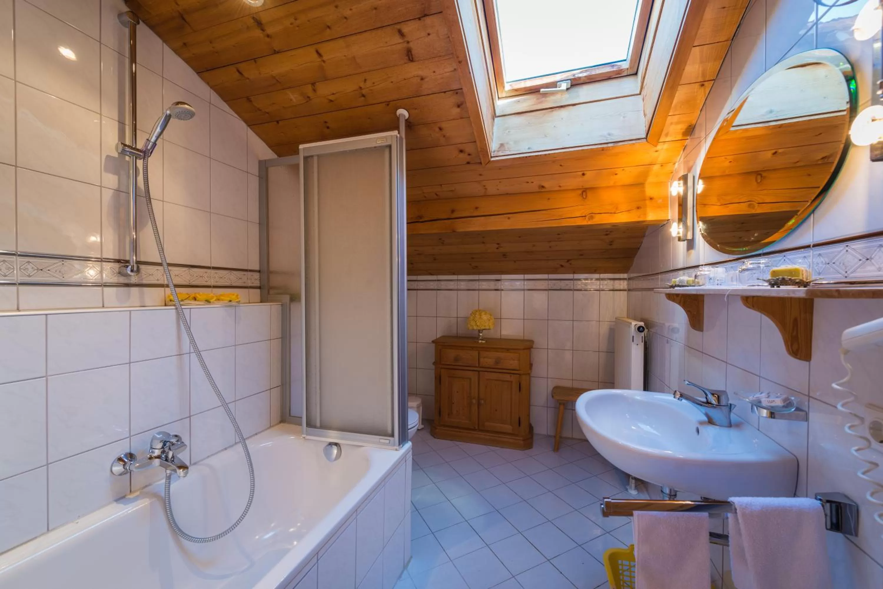 Bathroom in Aparthotel Fackler