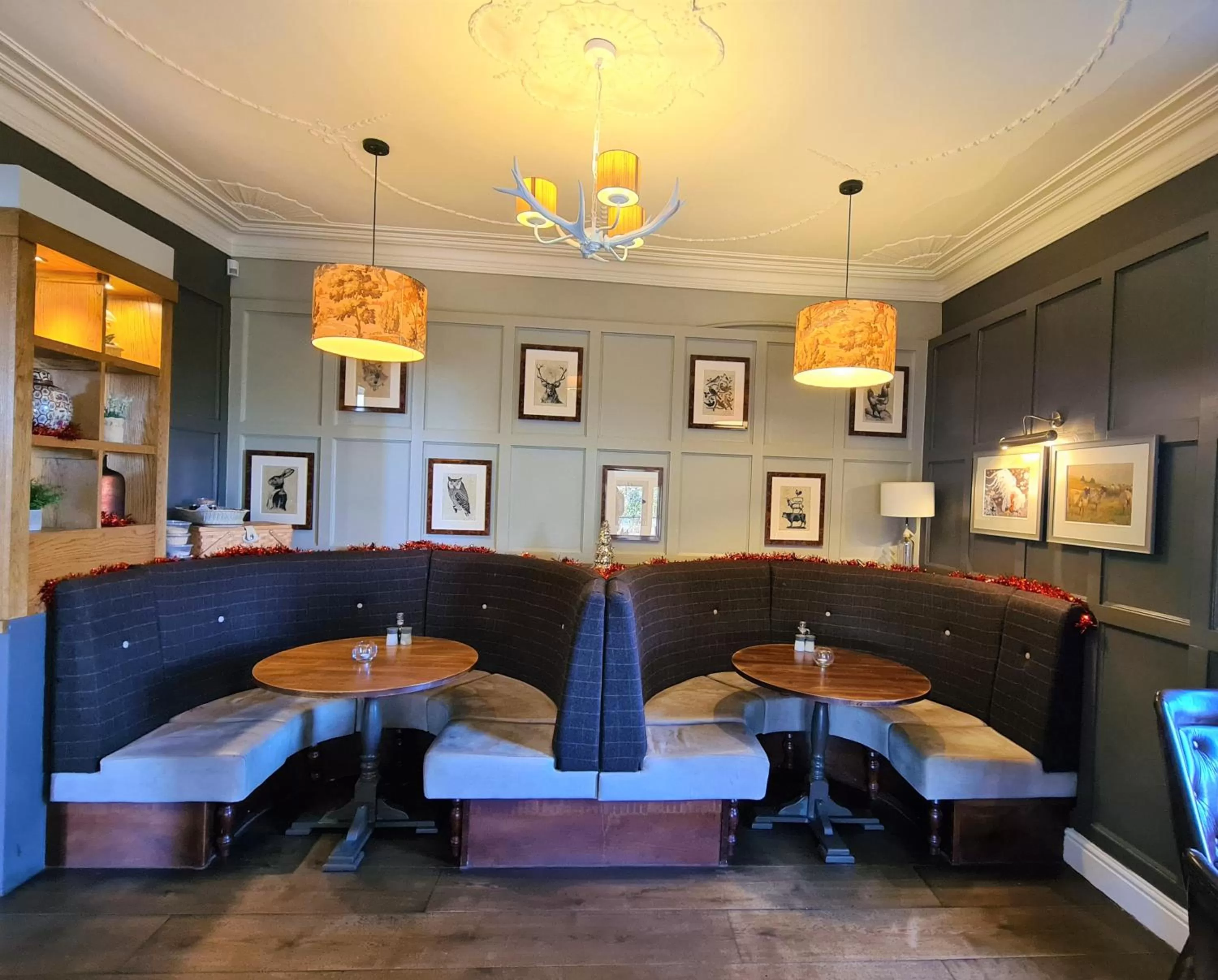 Restaurant/places to eat in The Gateway Hotel