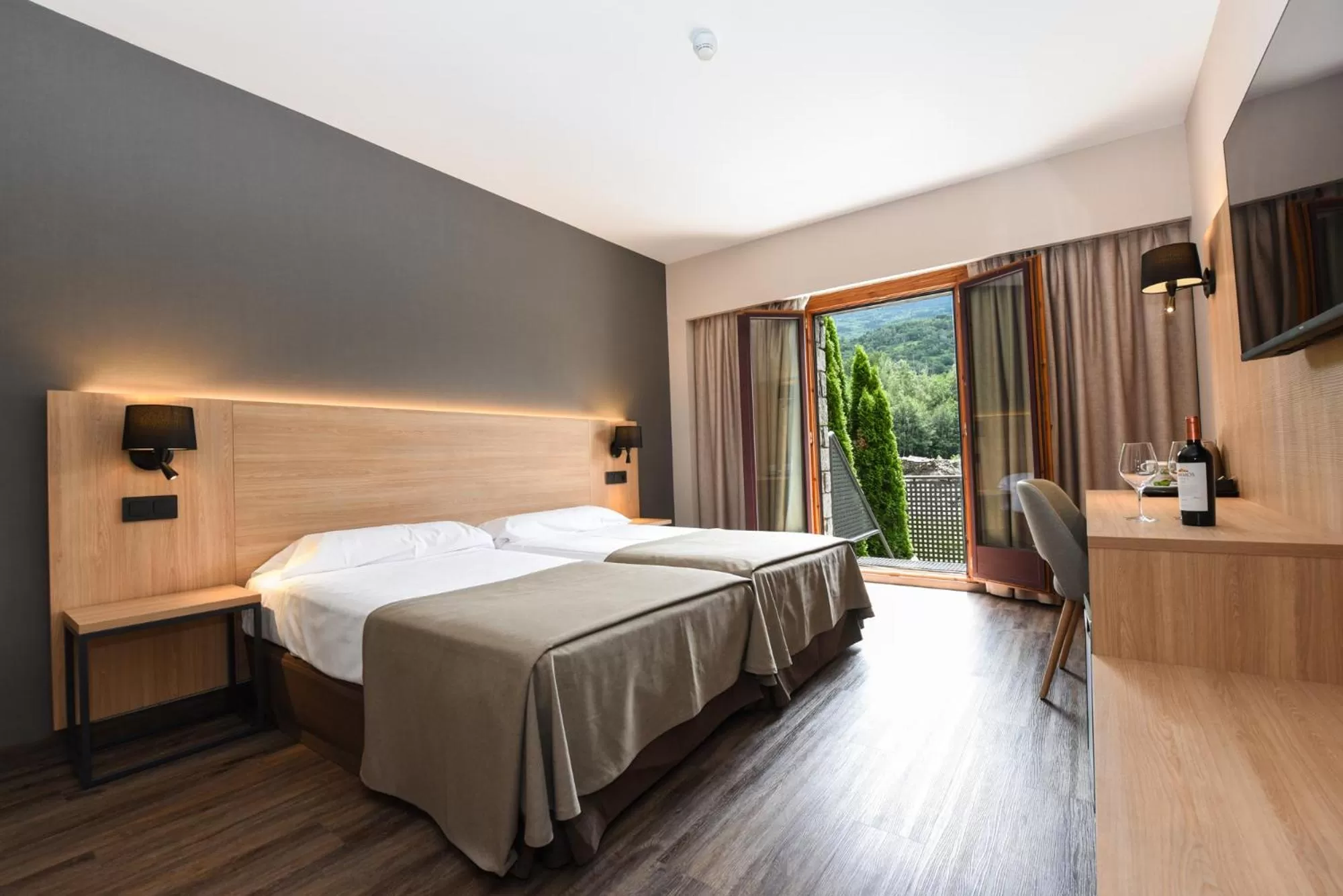 Bed in SOMMOS Hotel Benasque Spa