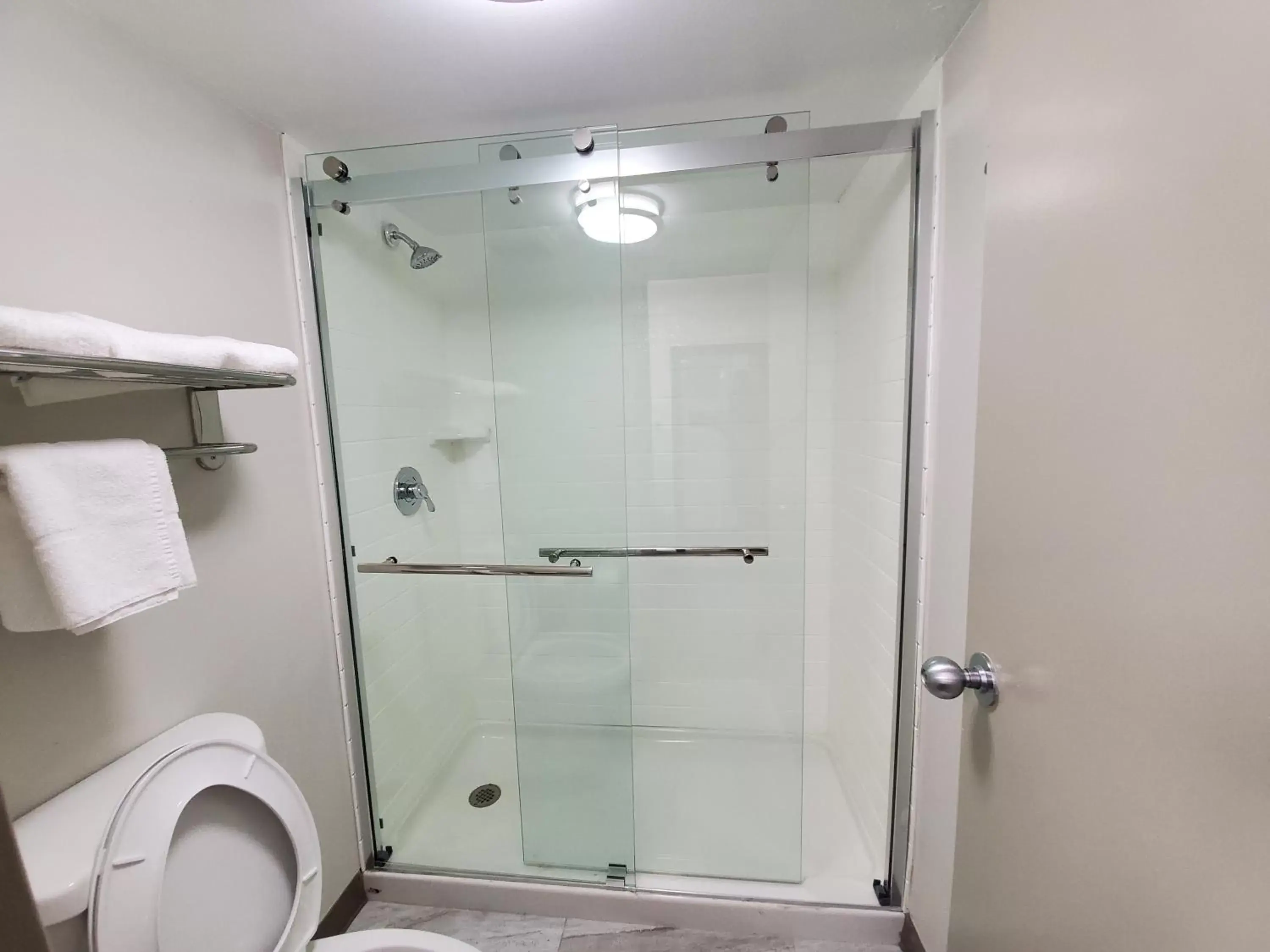 Standard King Room - Smoking in Quality Inn & Conference Center Panama City Standard King Room - Smoking in Quality Inn & Conference Center Panama City