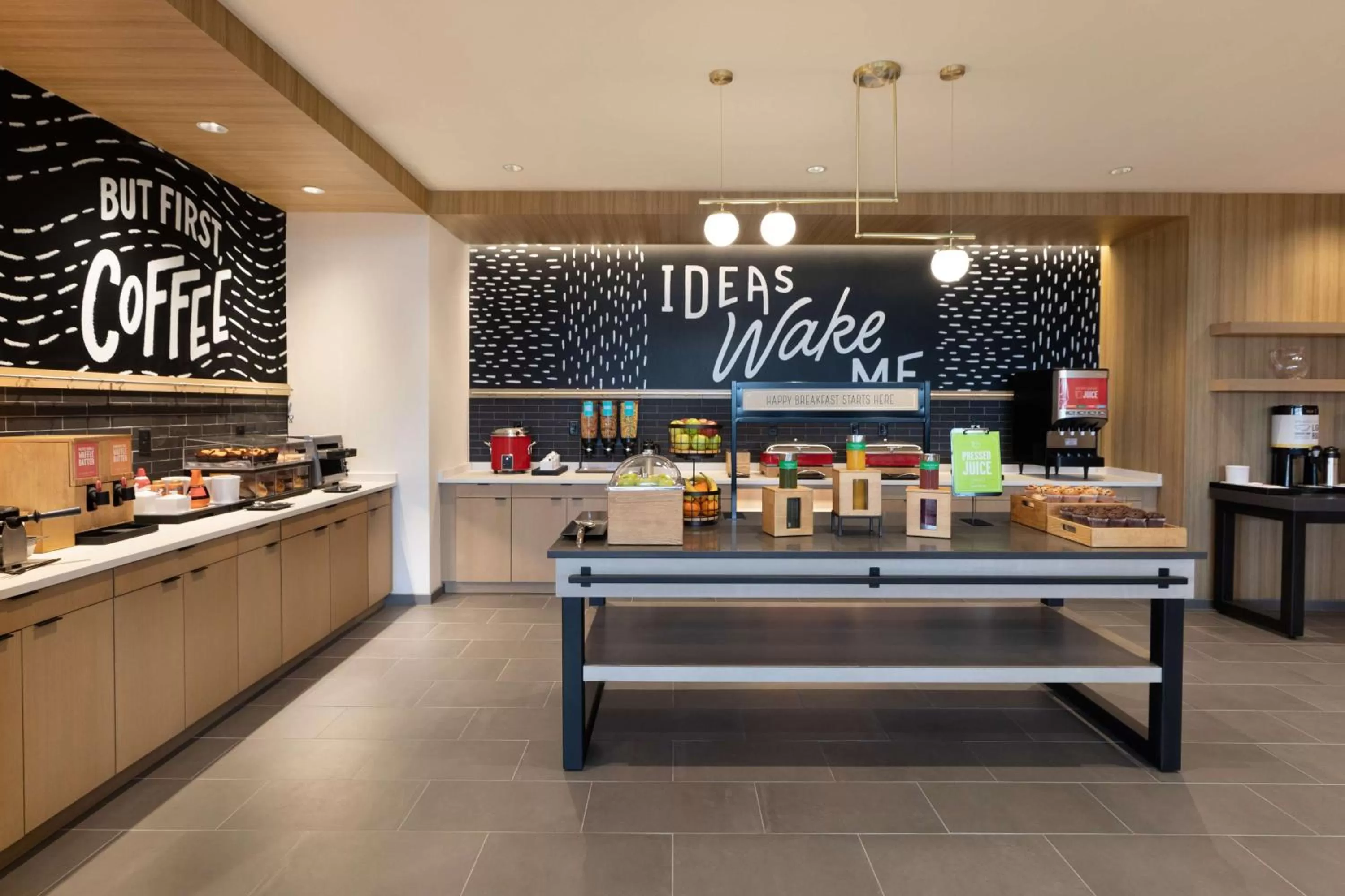 Breakfast in Hampton Inn & Suites Watertown Boston, Ma