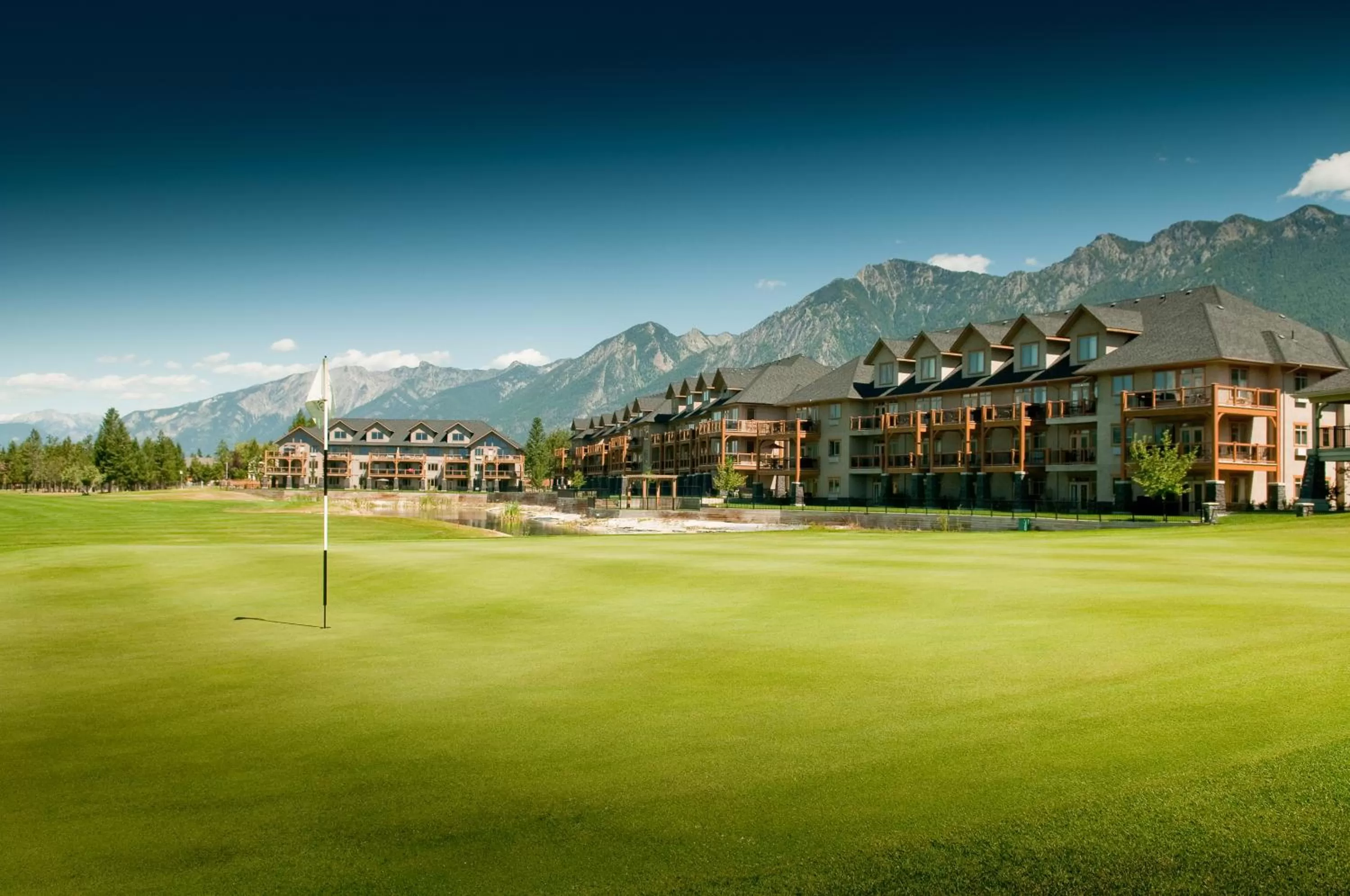 Golfcourse in Bighorn Meadows Resort