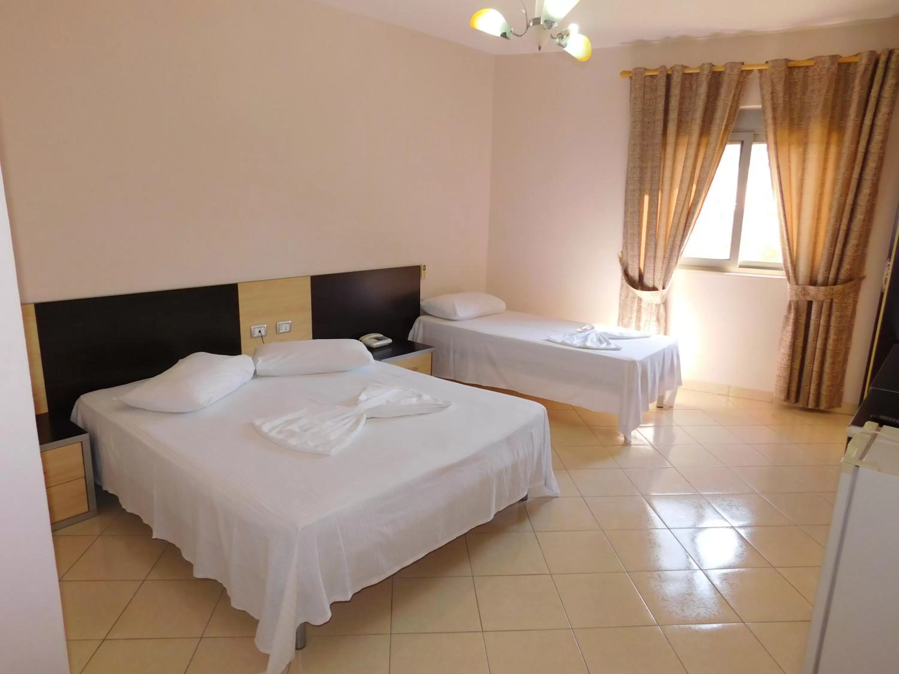 Photo of the whole room, Bed in Hotel Continental