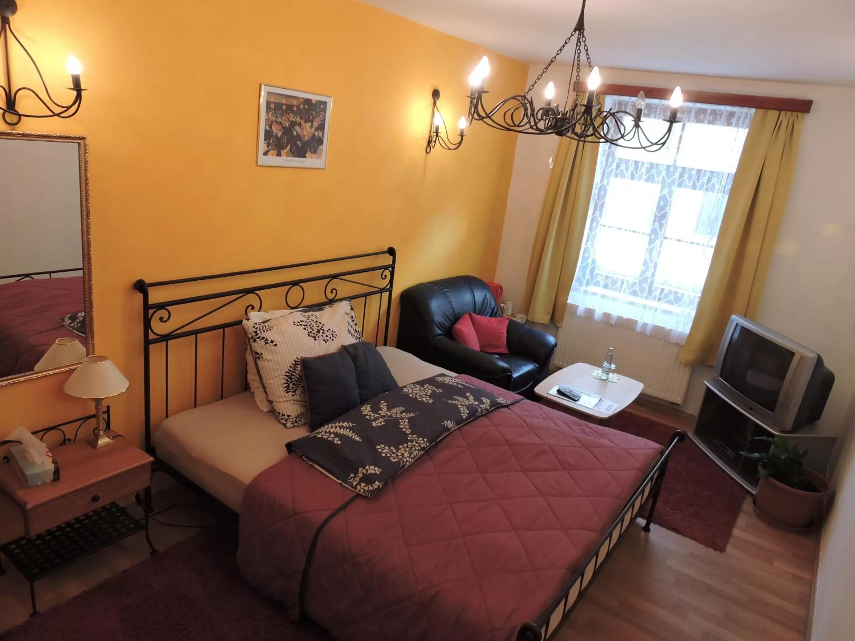 Day, Bed in Hotel Atrium