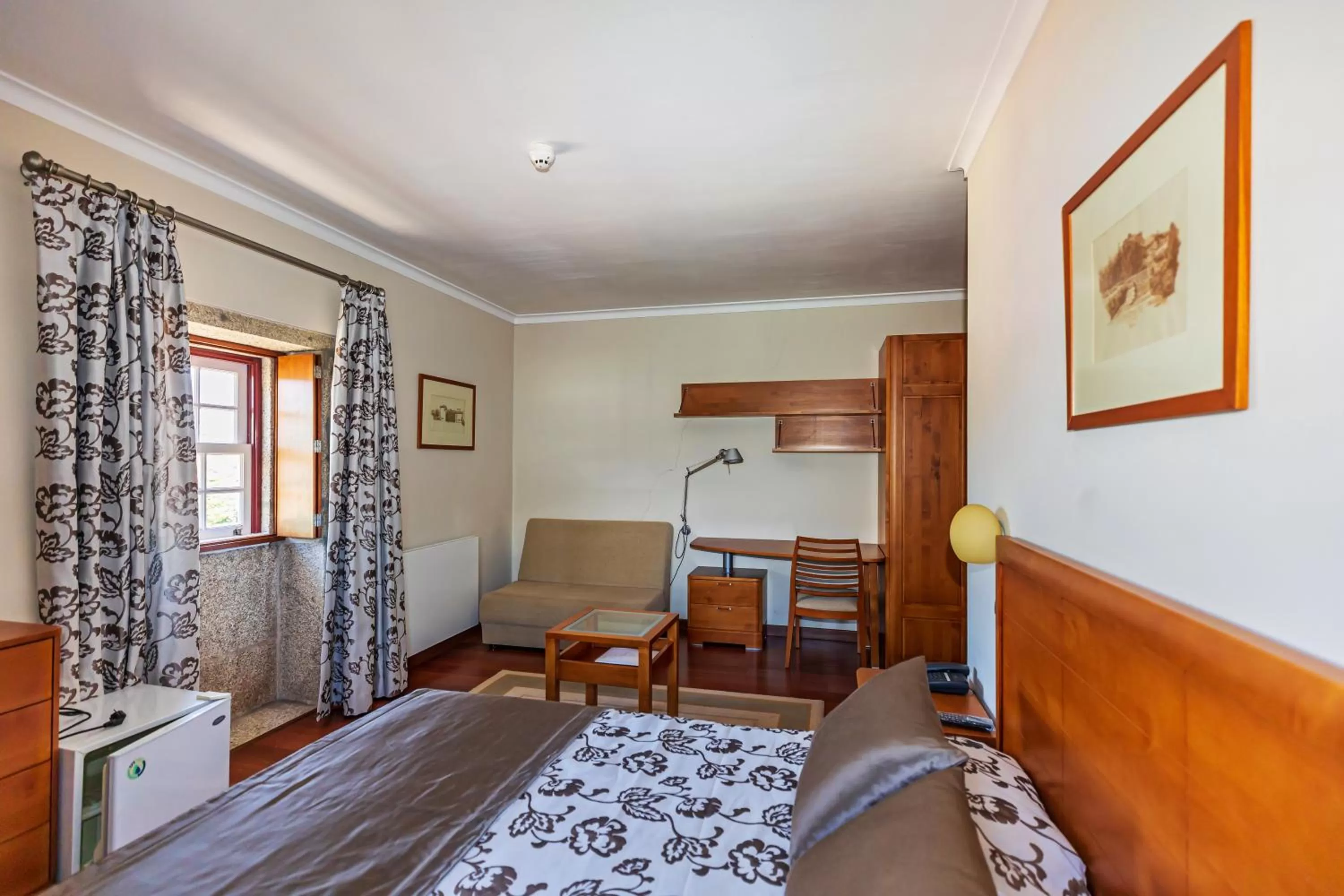 Shower, Bed in Hotel Rural Quinta de Sao Sebastiao