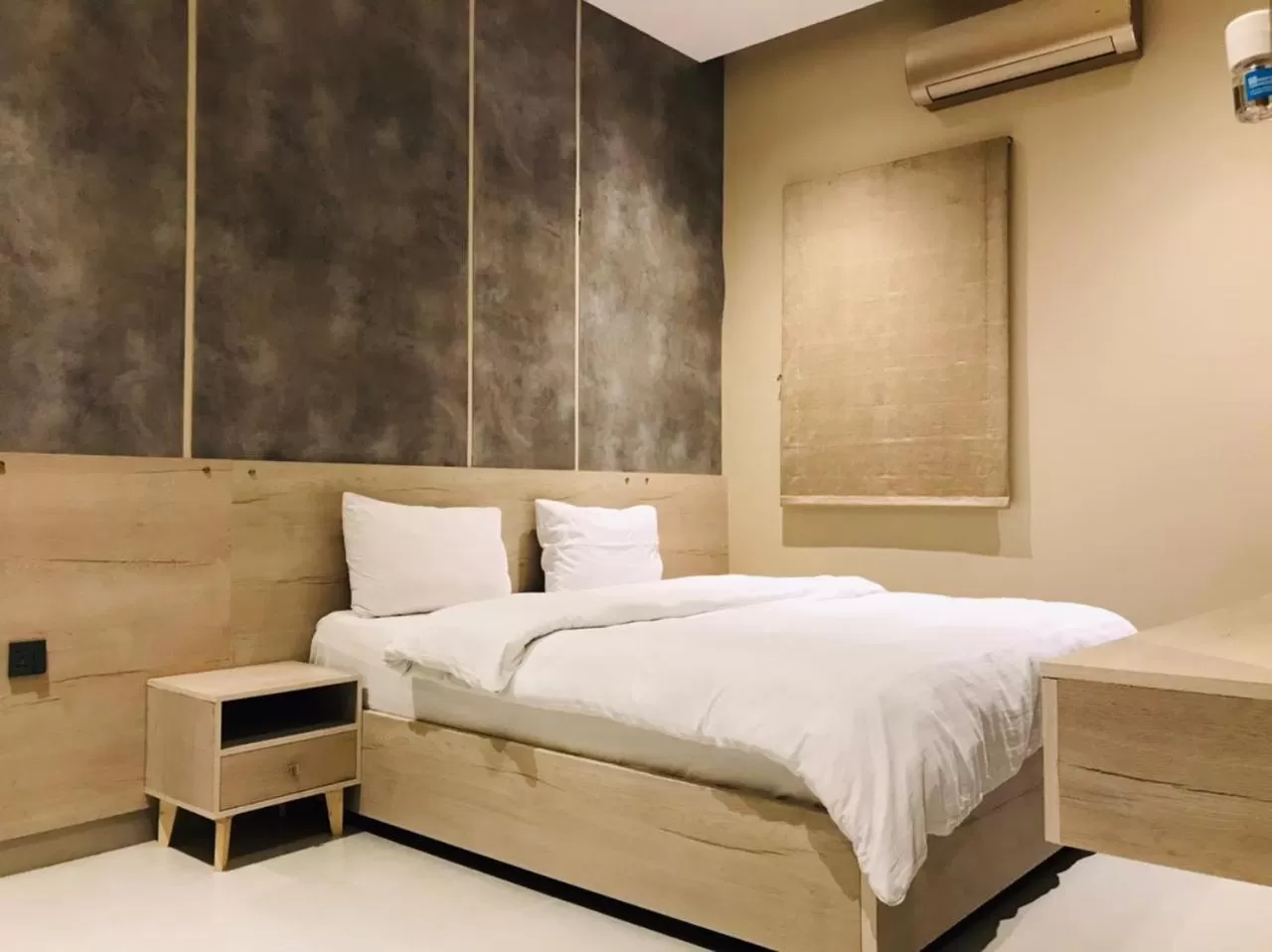 Bed in Hamsun Shahrah-e-Faisal