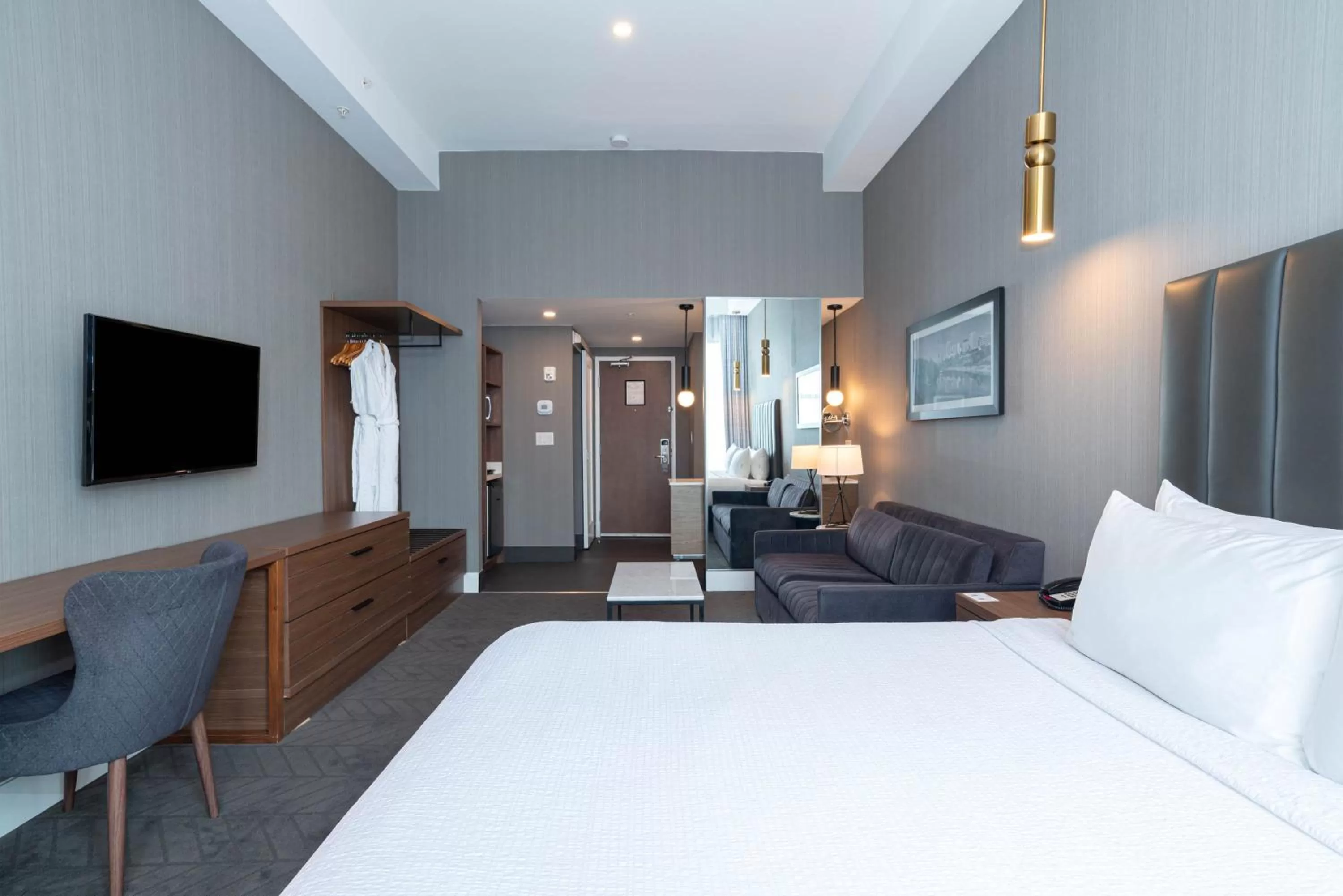 Photo of the whole room, Bed in Sandman Signature Sherwood Park Hotel