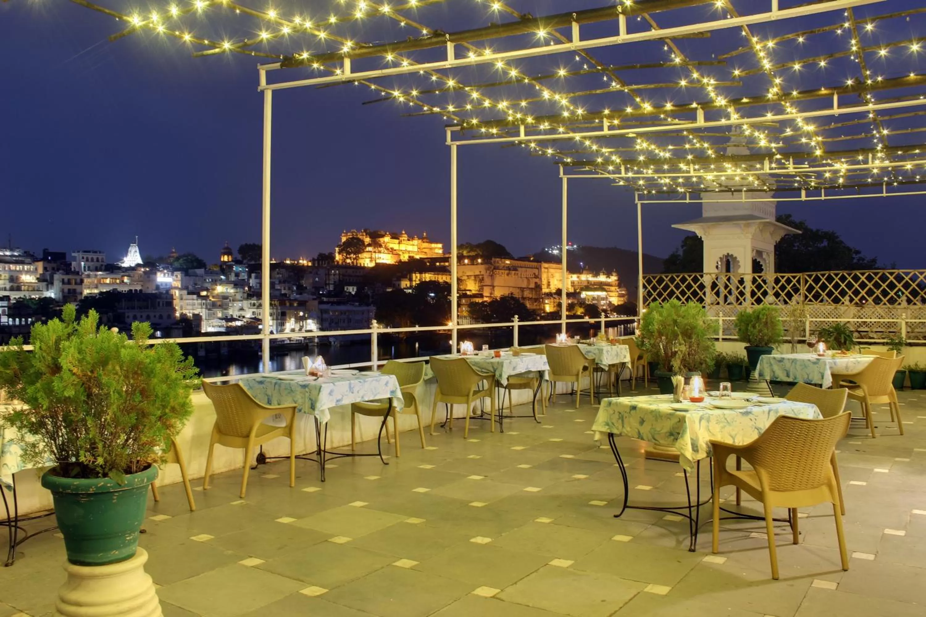 Restaurant/places to eat in Sarovar - Lake Facing Boutique Hotel On Lake Pichola