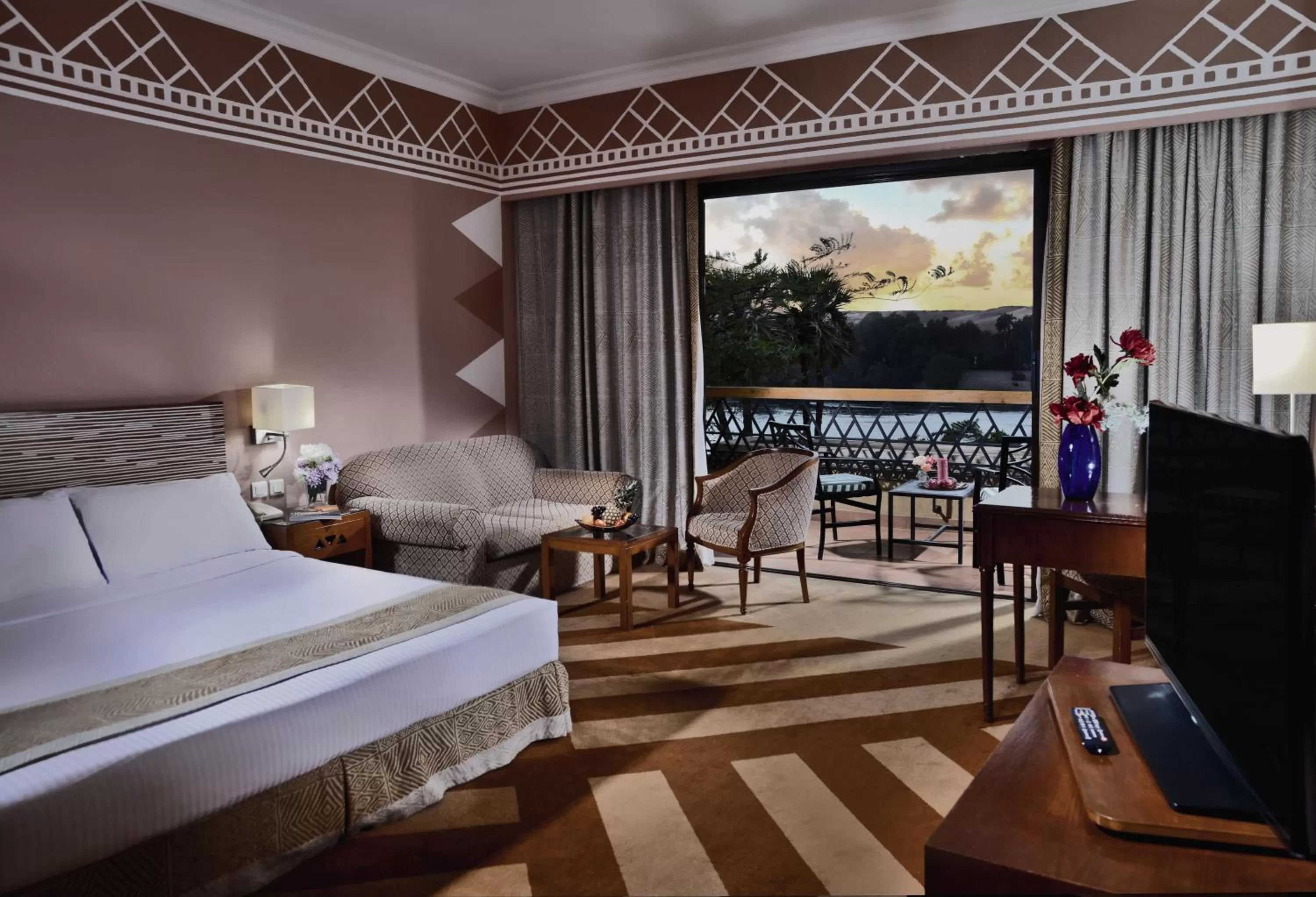 Bedroom, Bed in Mövenpick Resort Aswan