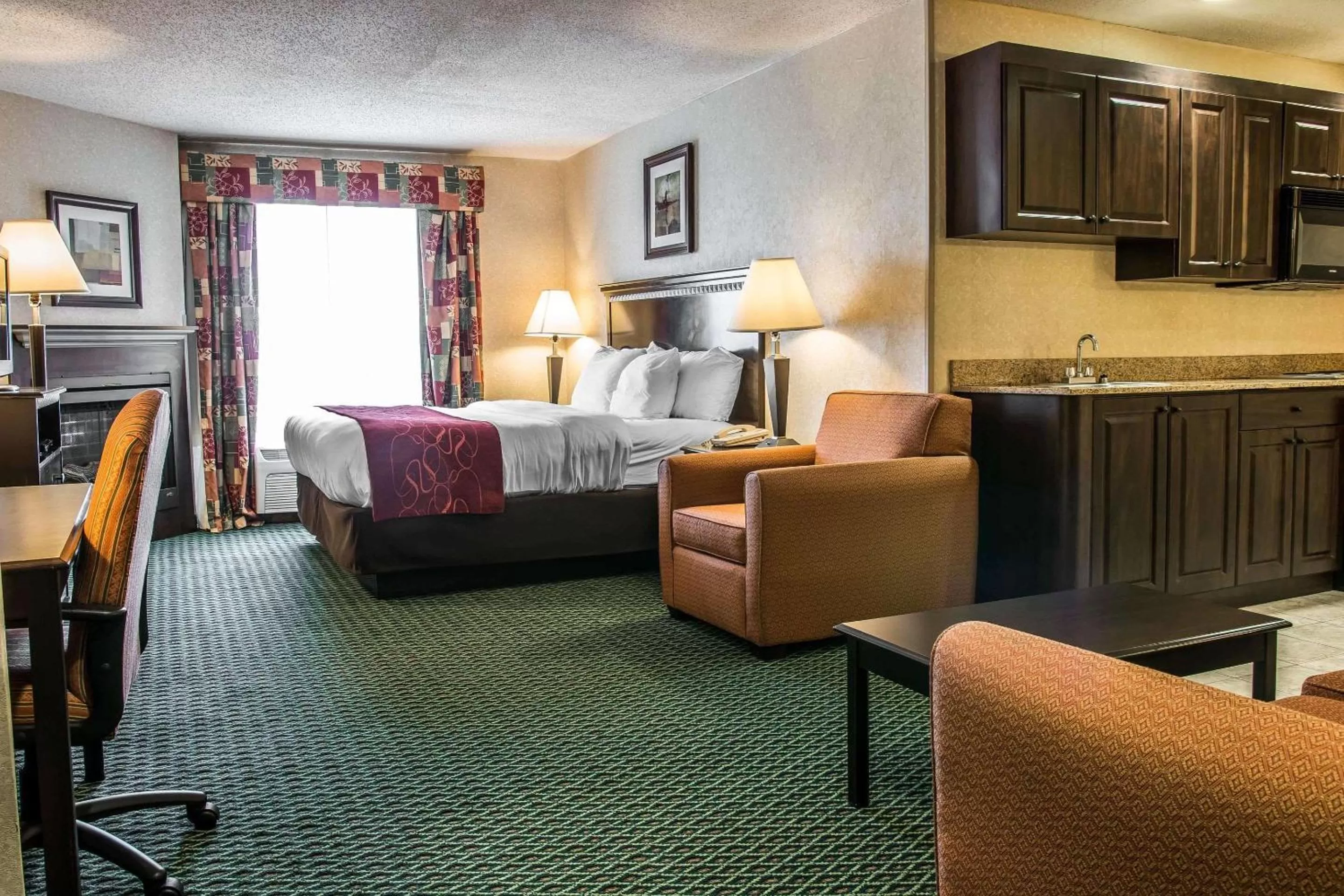 Photo of the whole room, Bed in Comfort Suites Canton - Detroit