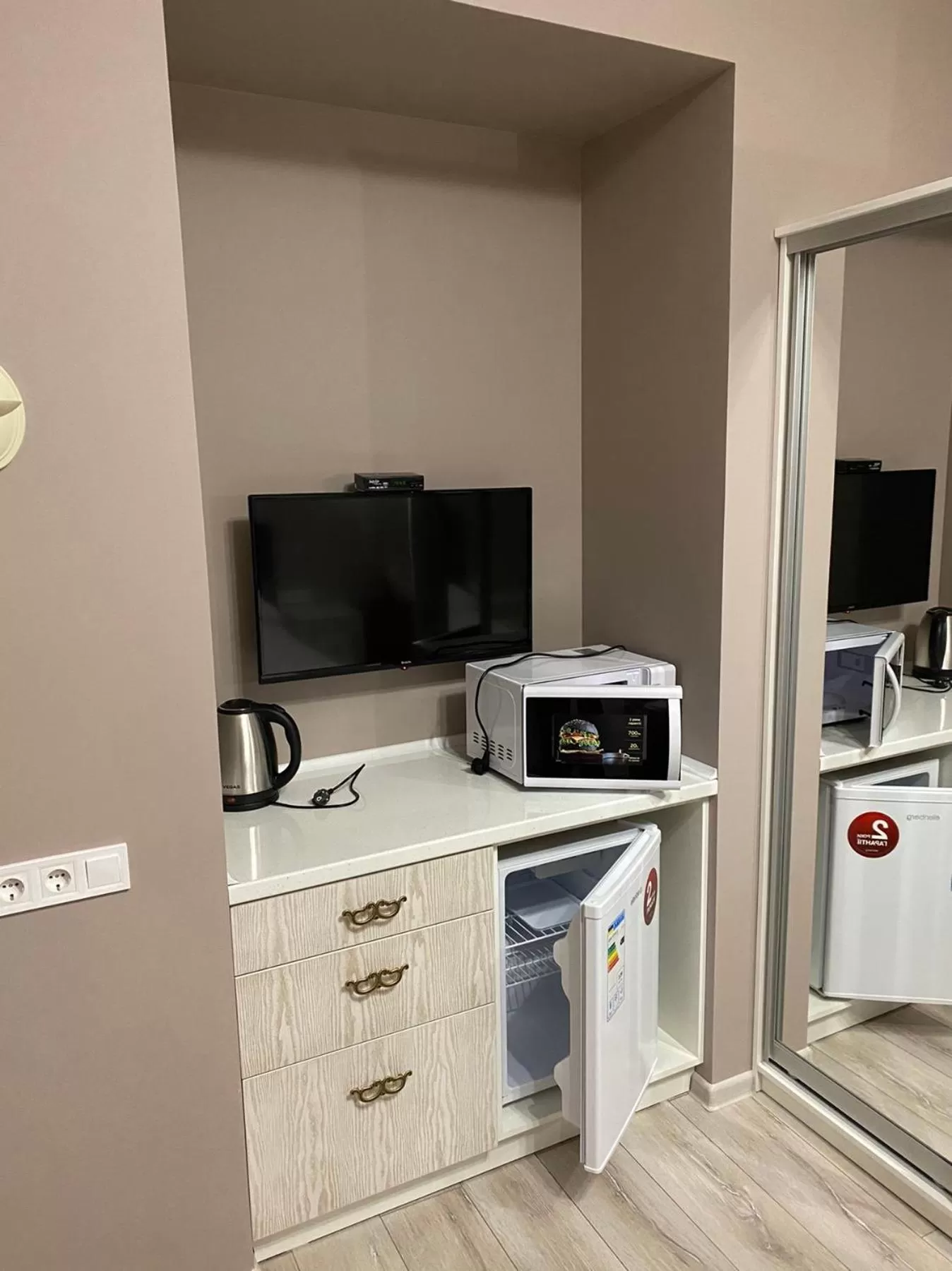 minibar, TV/Entertainment Center in Heart Kyiv Apart-Hotel