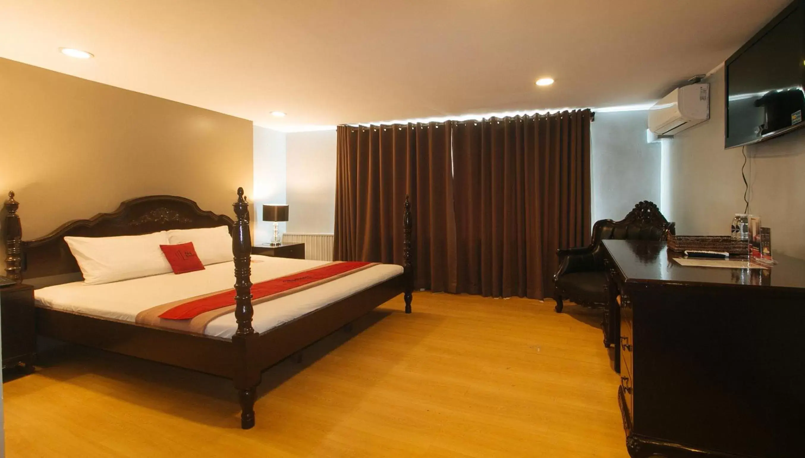 Deluxe King Room in Arzo Hotel Manila Deluxe King Room in Arzo Hotel Manila