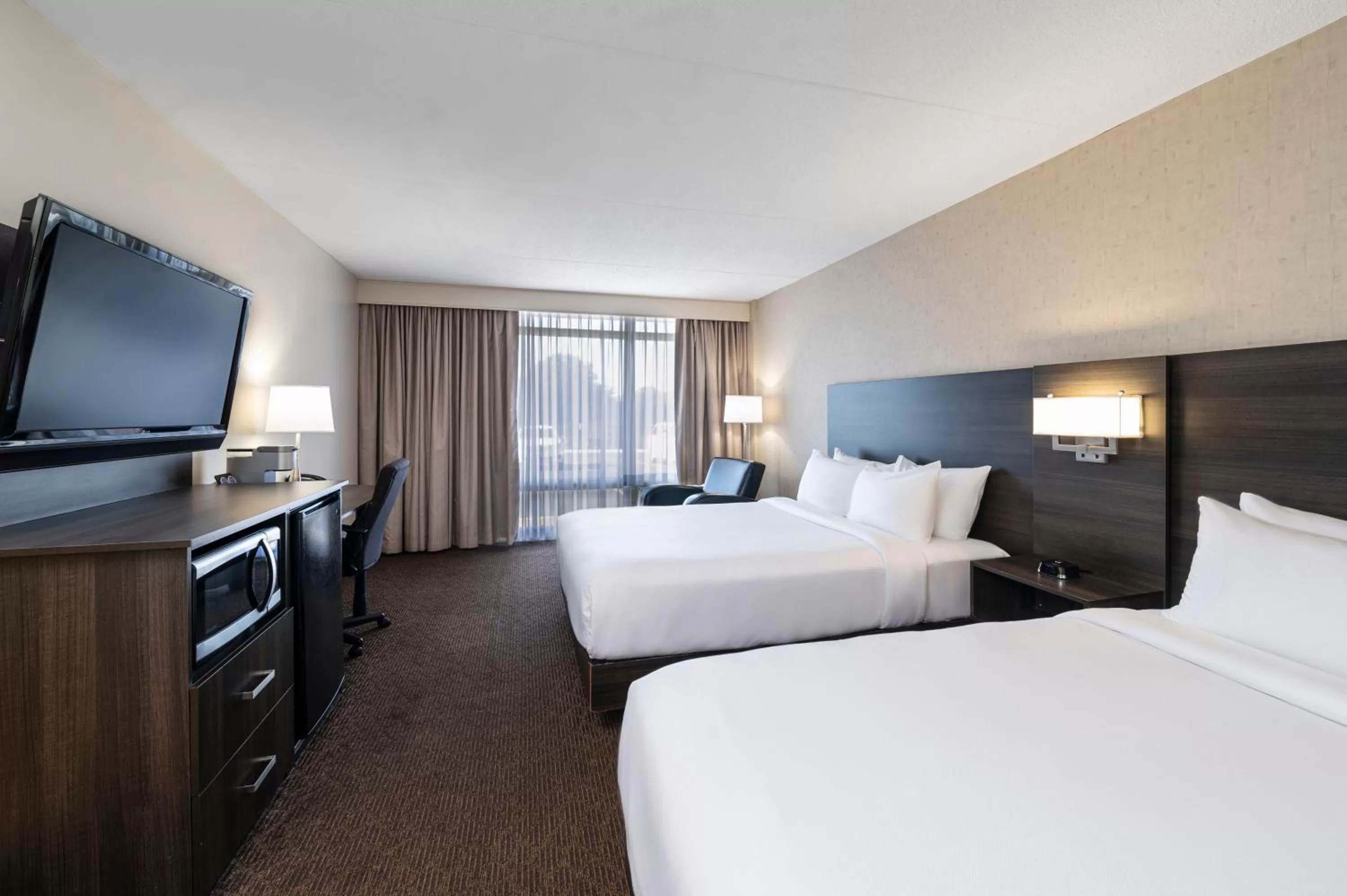 Bed in Quality Inn & Conference Centre Kingston Central