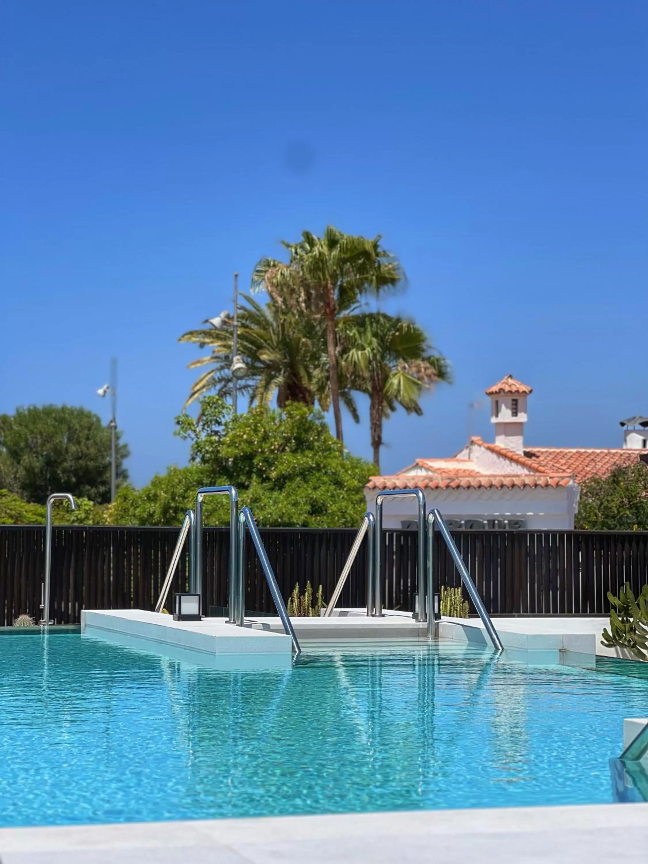 Swimming Pool in Fahana - Gay Men Only