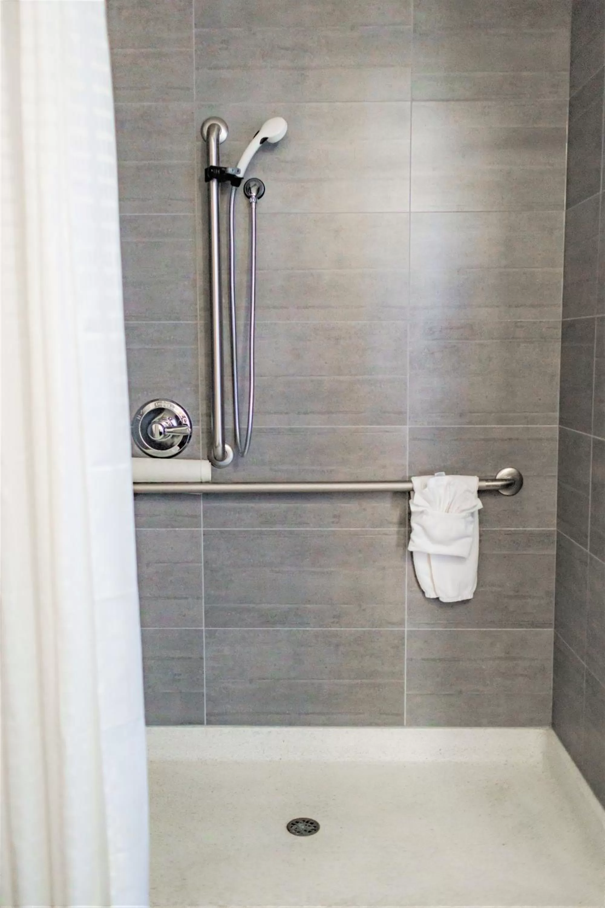 Shower in Park Inn by Radisson Edmonton Airport