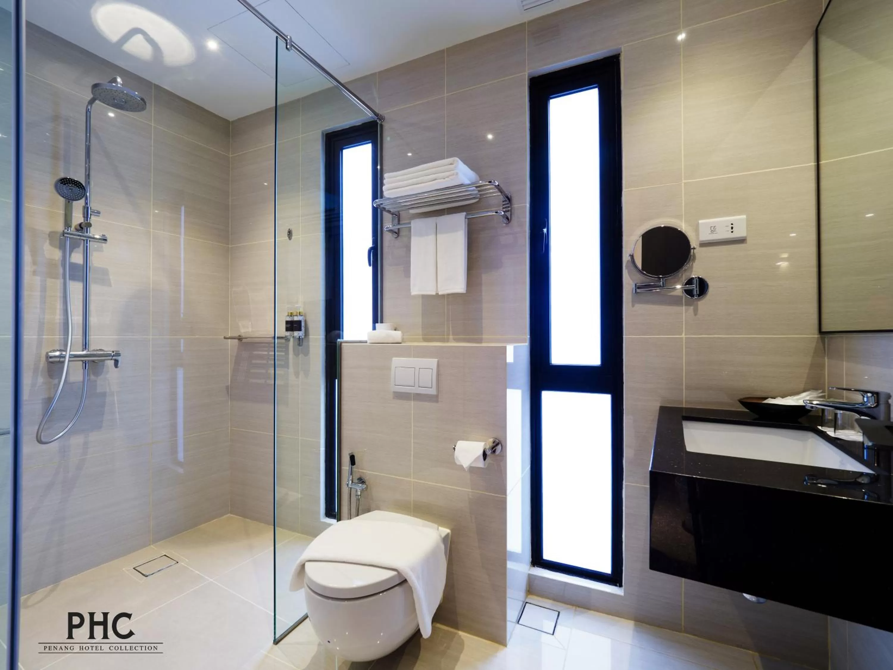 Shower in Hutton Central Hotel Managed by The Ascott Limited