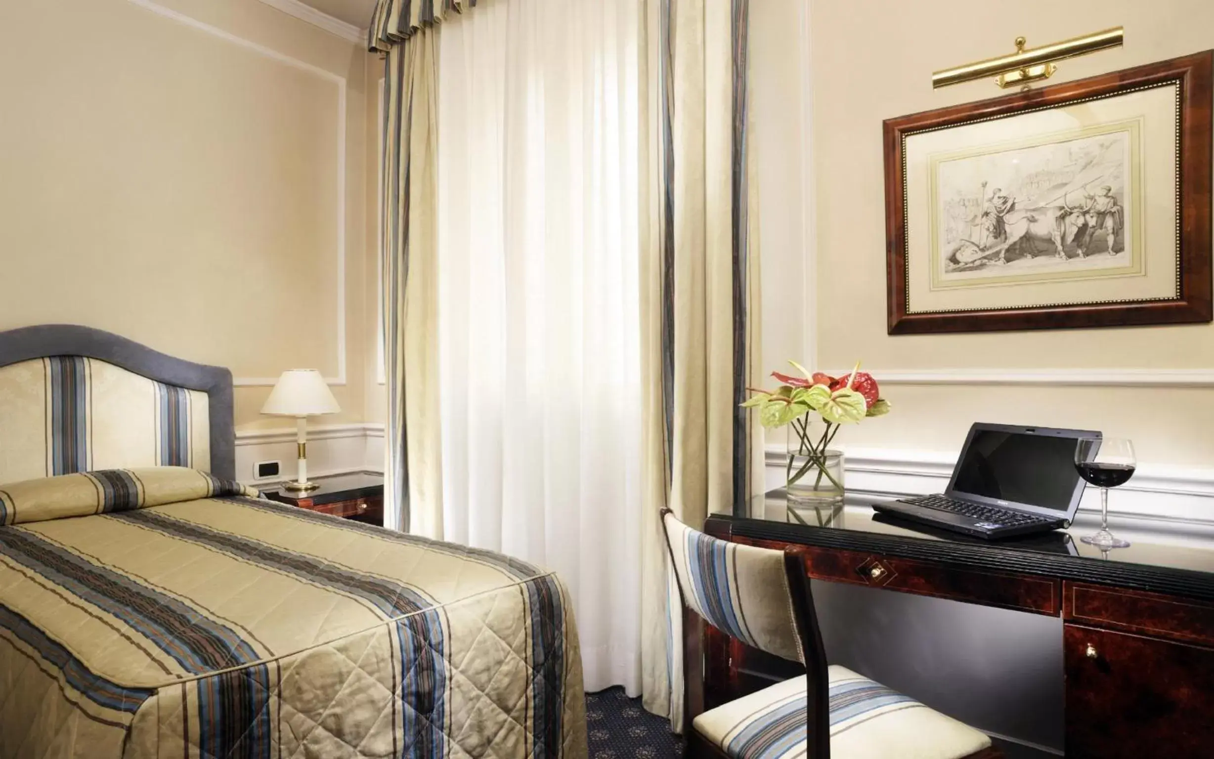 Single Room in Hotel De La Ville Single Room in Hotel De La Ville