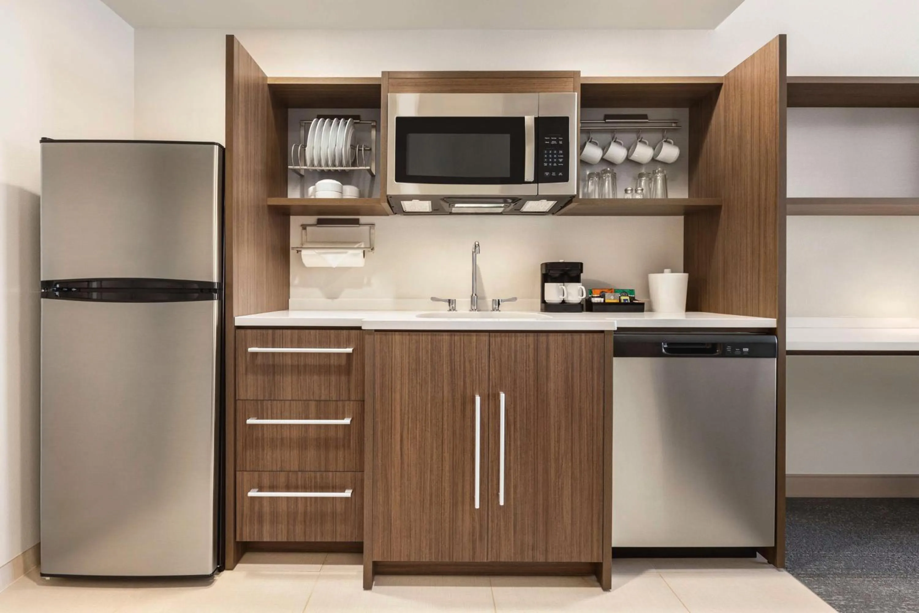 Kitchen or kitchenette in Home2 Suites By Hilton Leesburg, Va