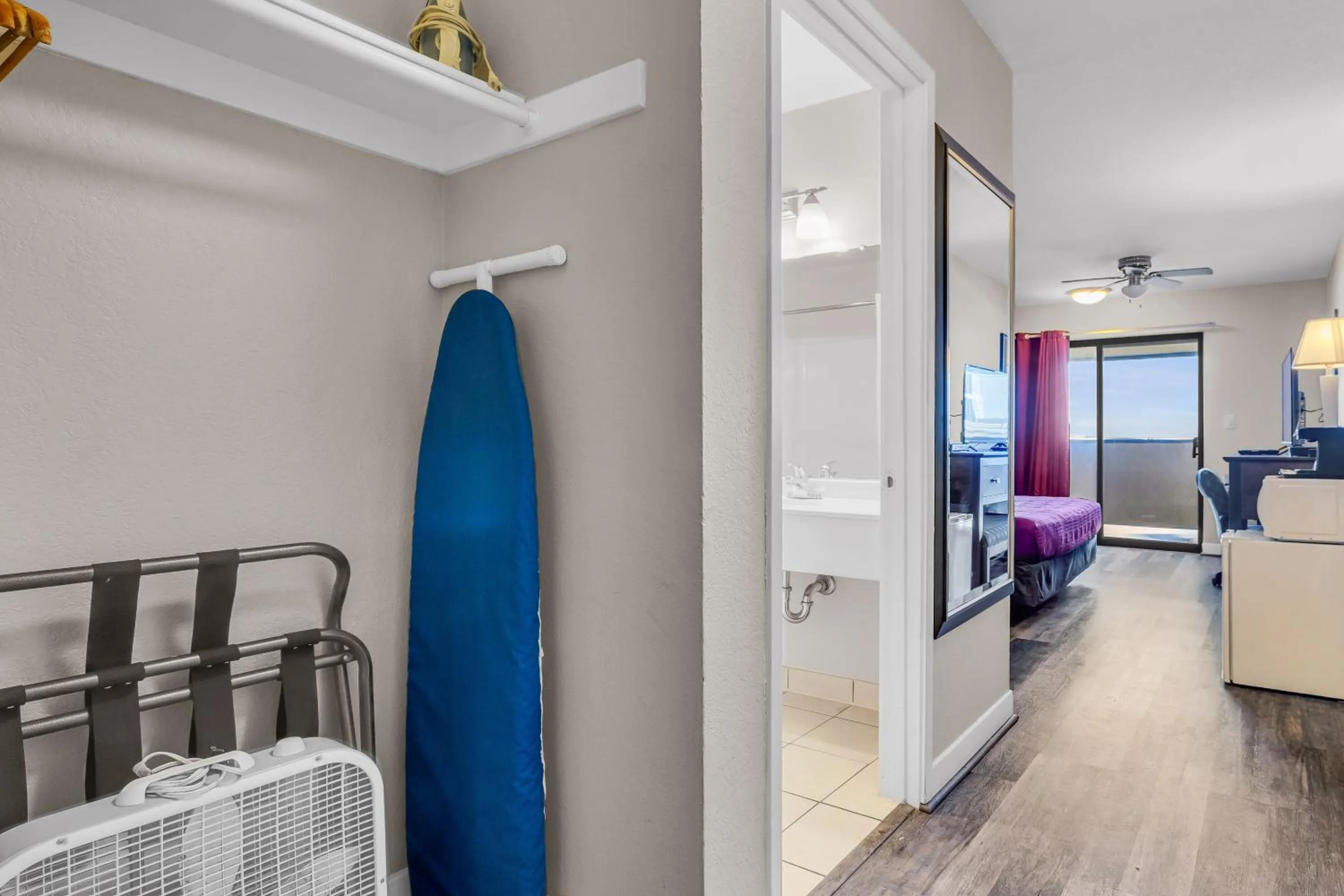 Bed in Bay Breeze Inn