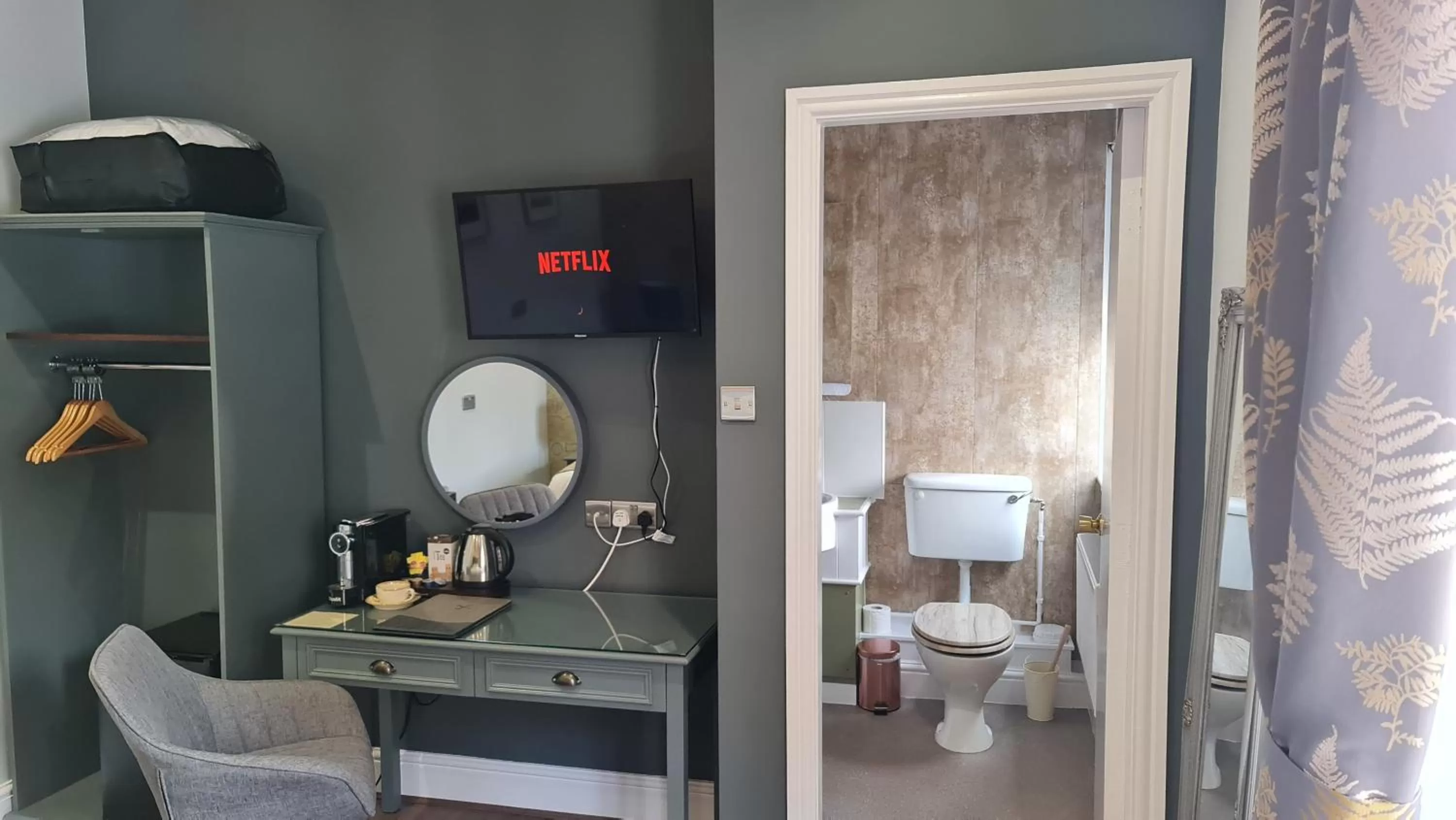 Bedroom in The George Inn