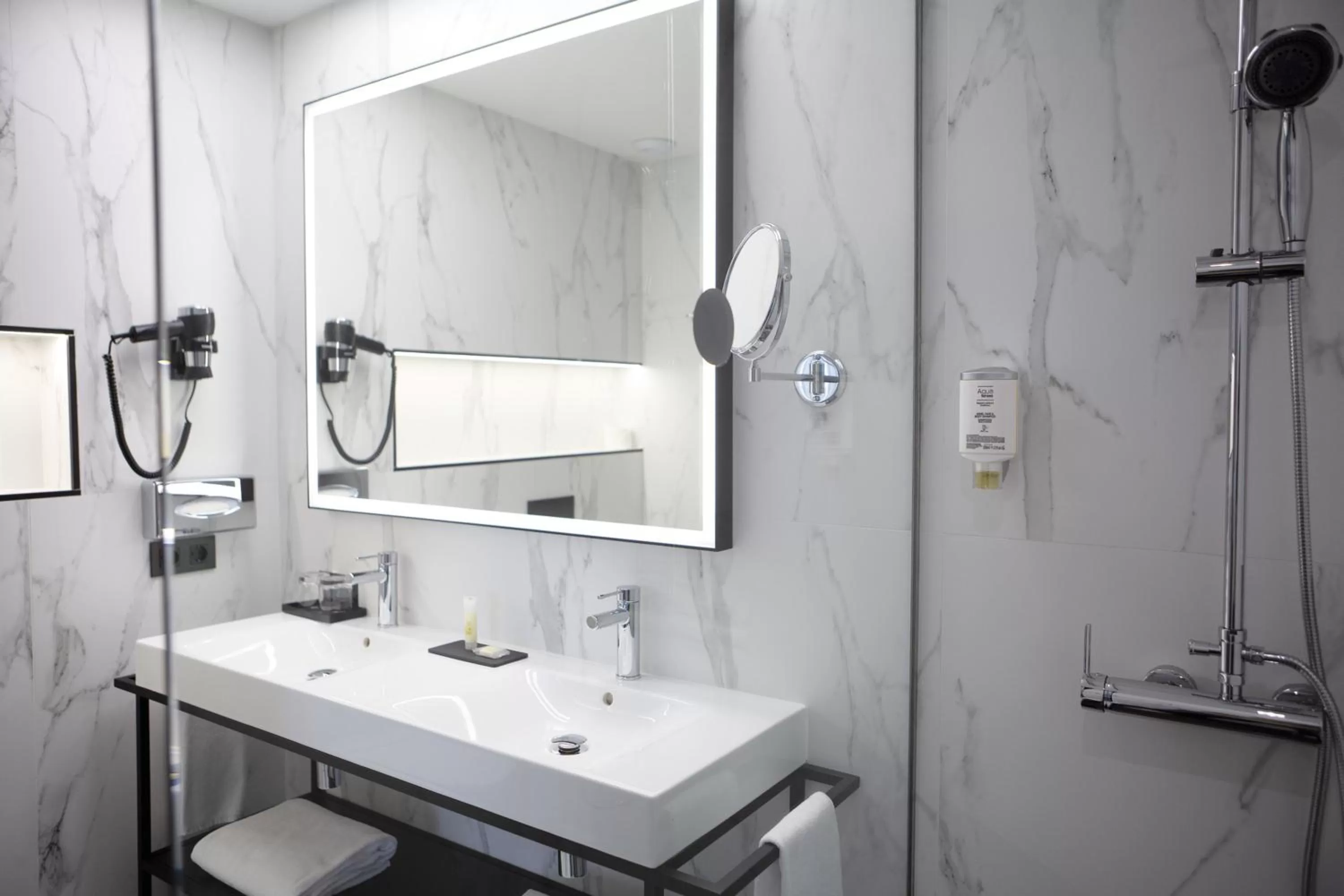 Bathroom in Riu Plaza España