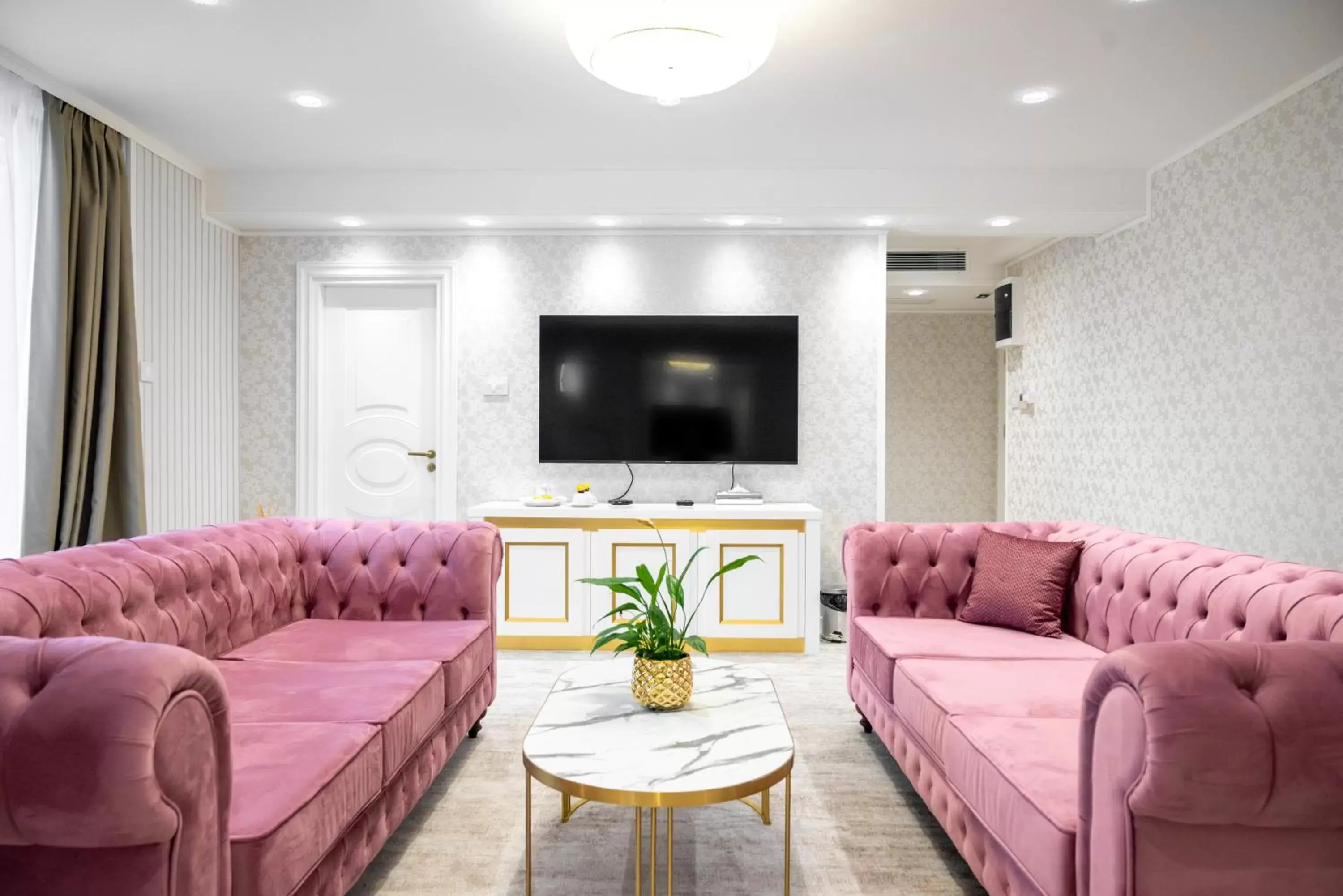 King Suite with Balcony in Queen Palace King Suite with Balcony in Queen Palace