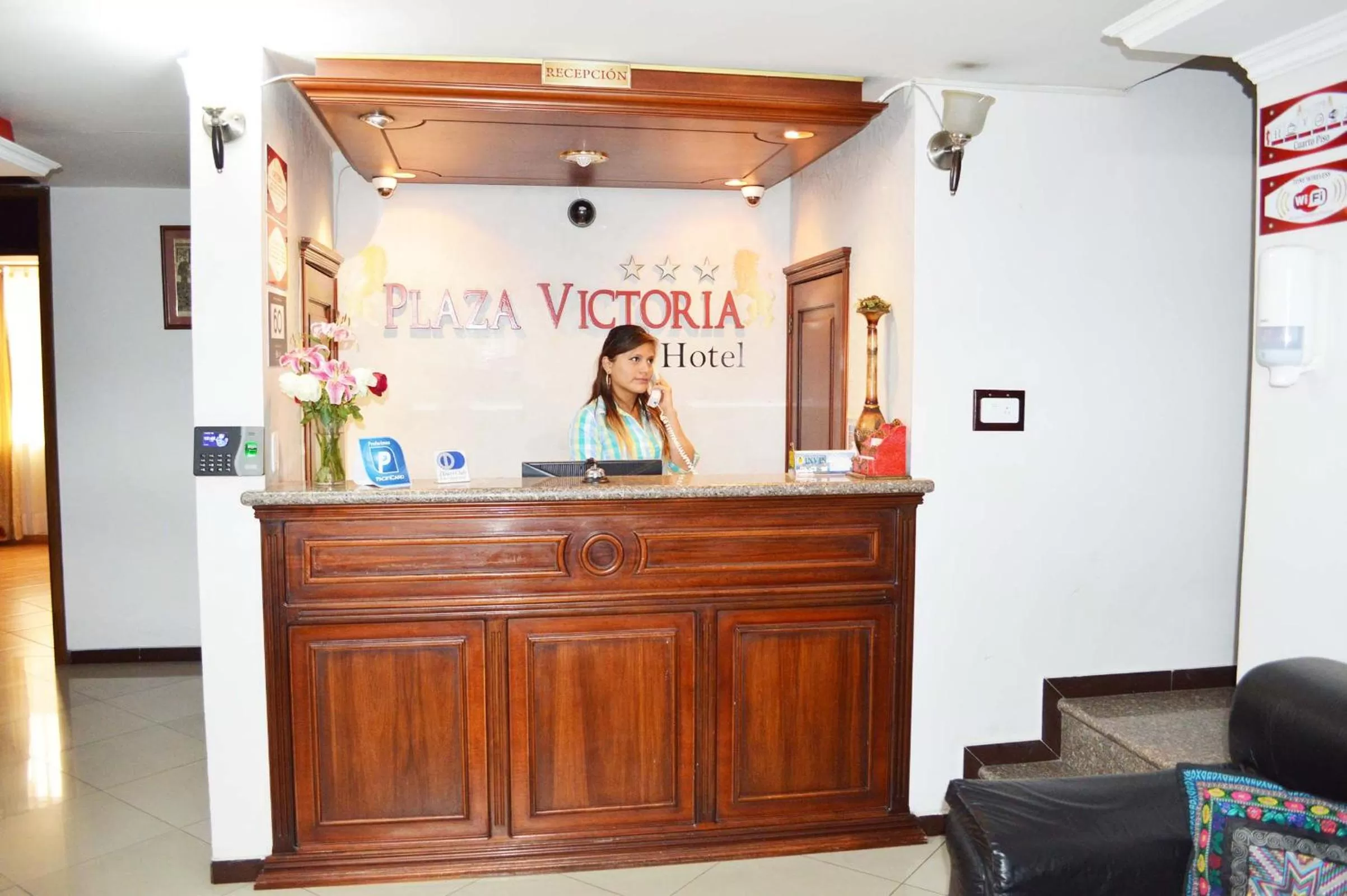 Lobby/Reception in Hotel Plaza Victoria
