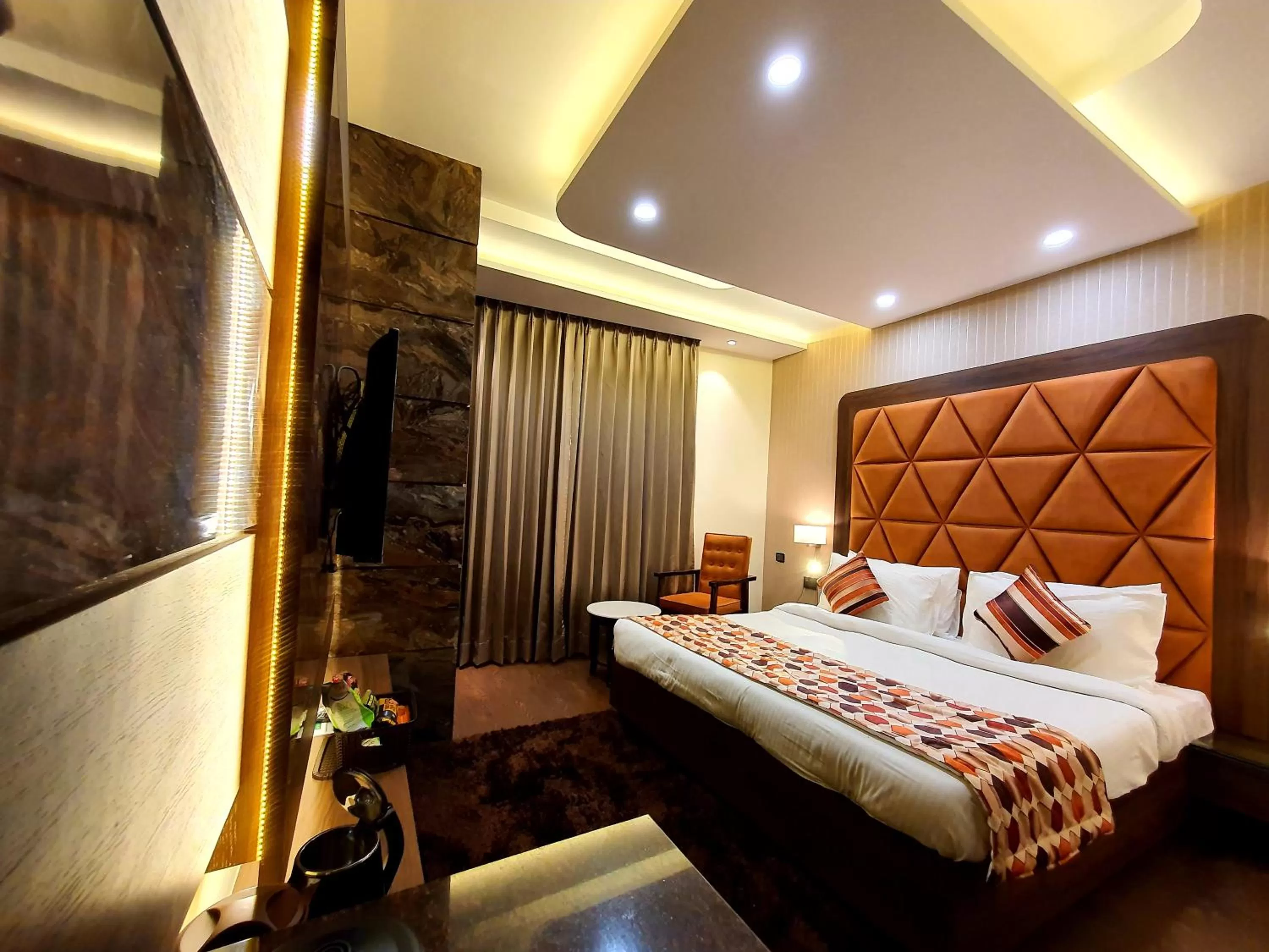 Bed in Hotel Makhan Residency