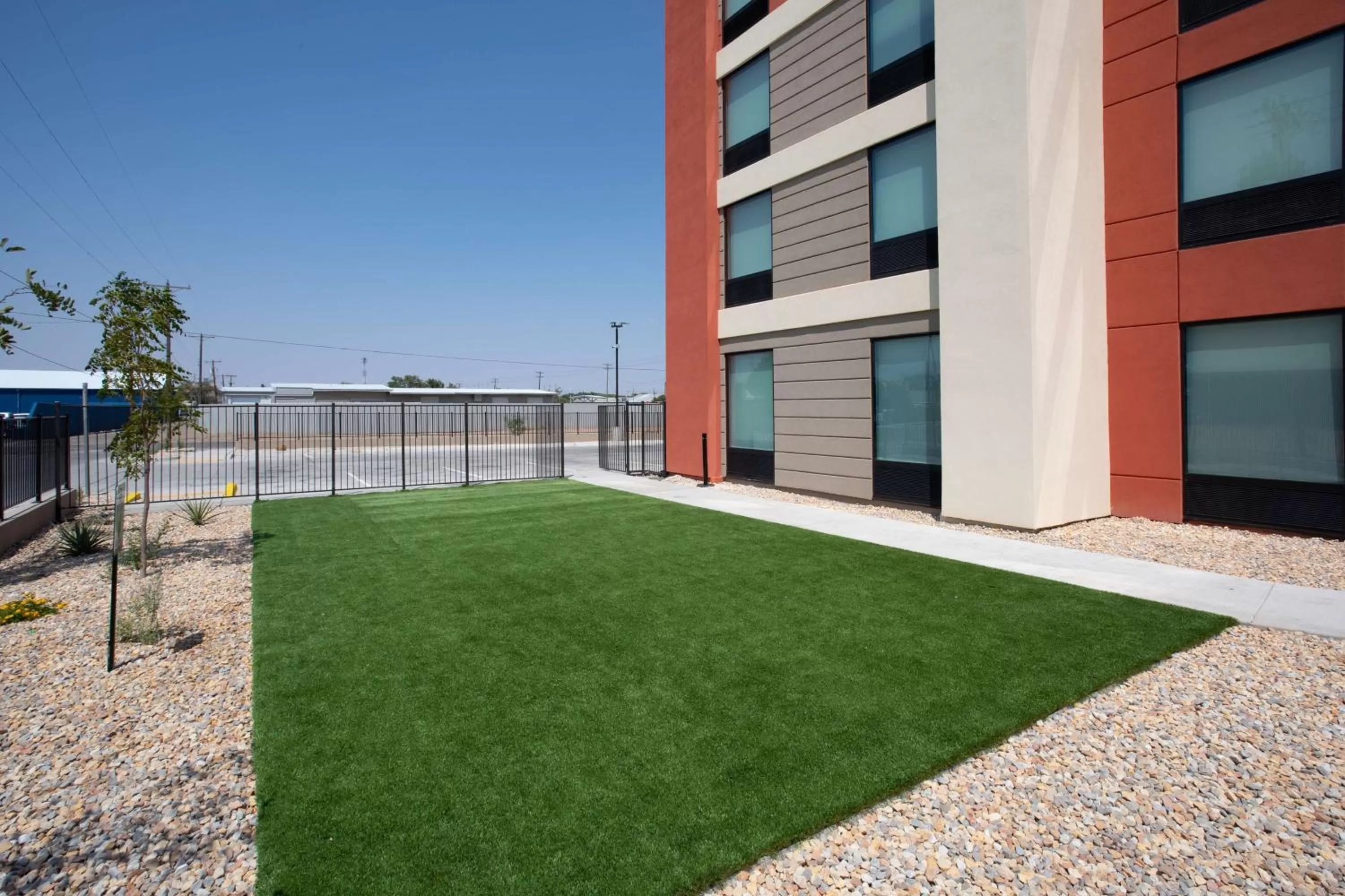 Property building in Home2 Suites by Hilton Roswell, NM