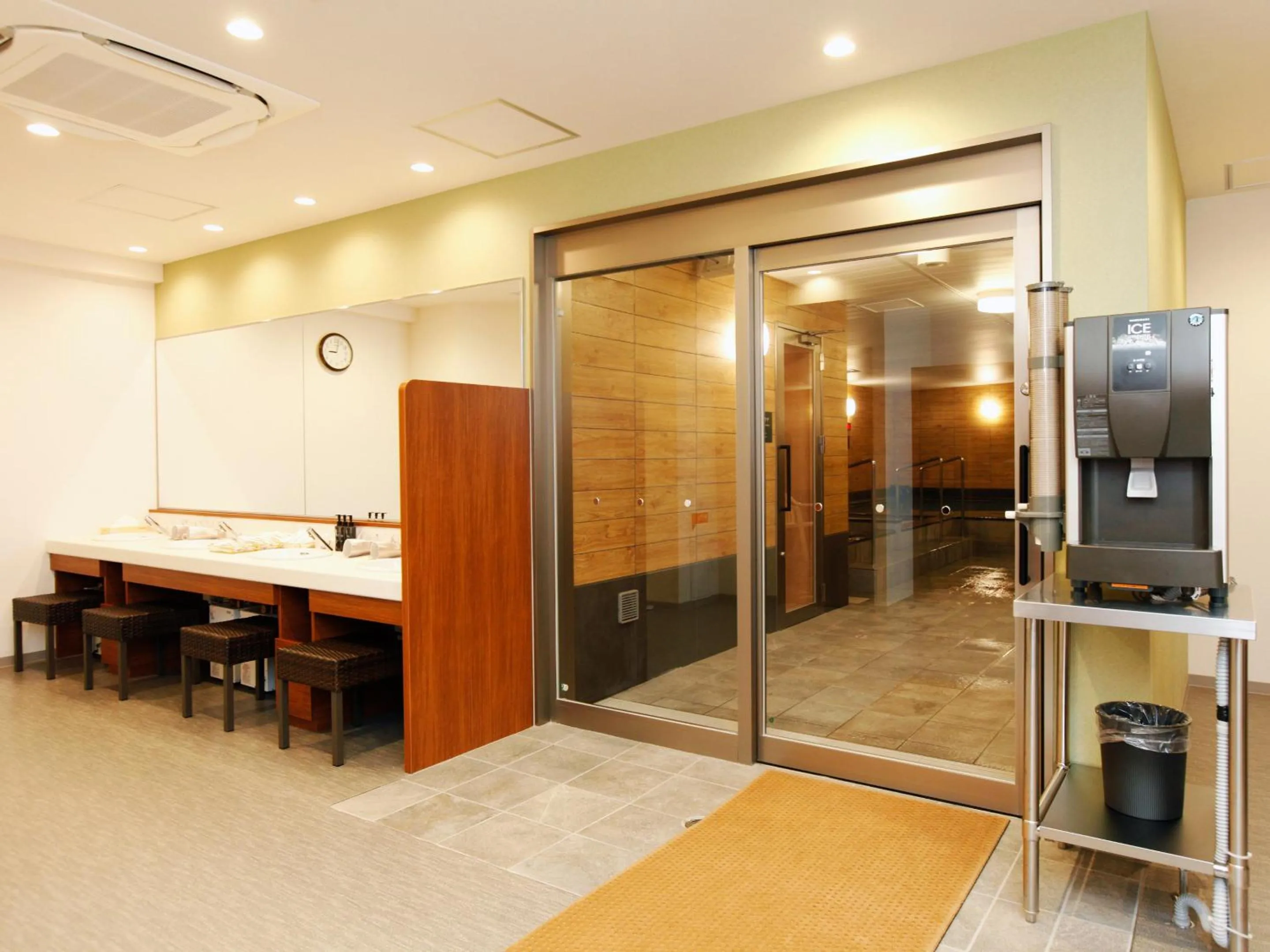 Public Bath in Gardens Cabin