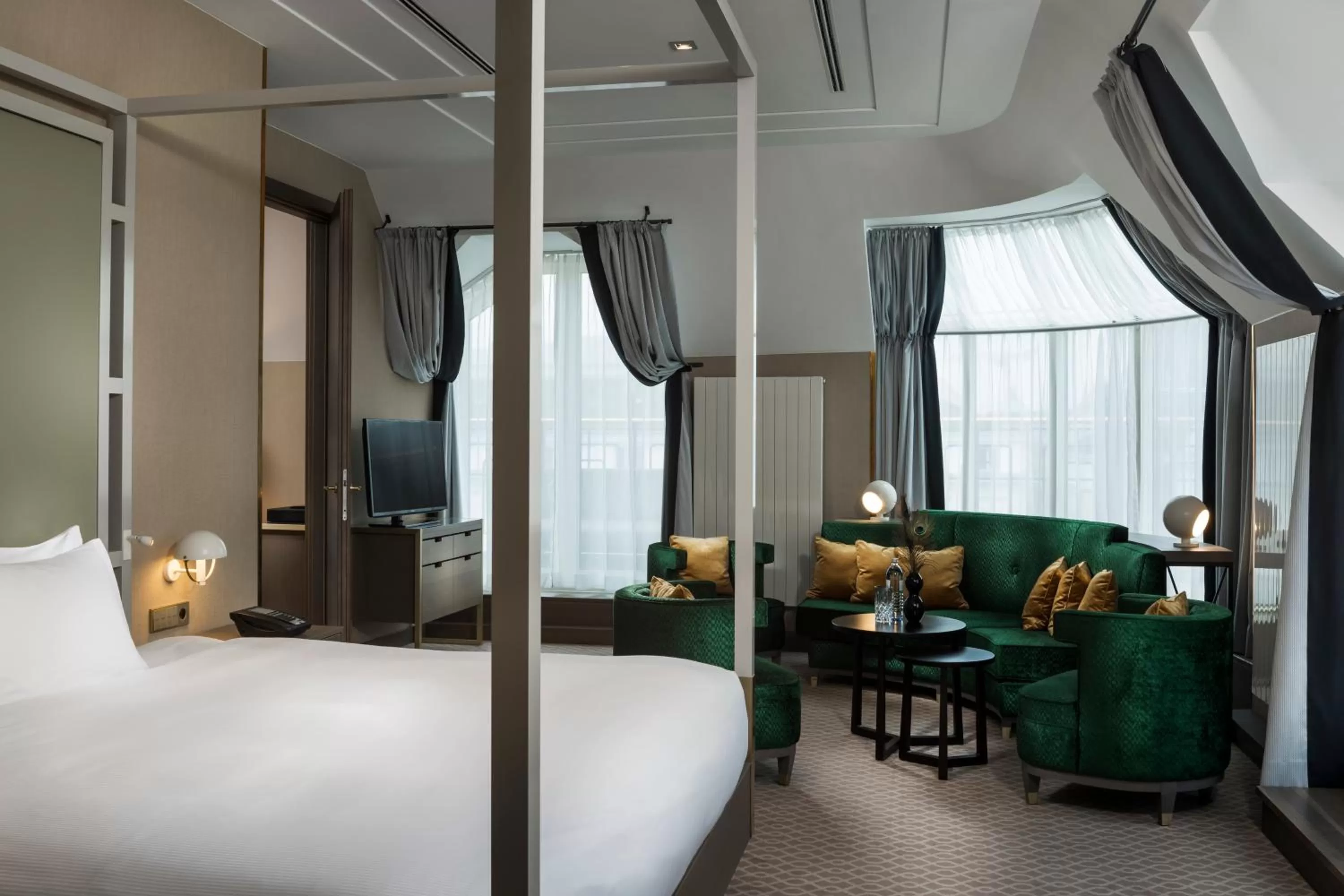 Bedroom, Bed in Hilton Vienna Plaza