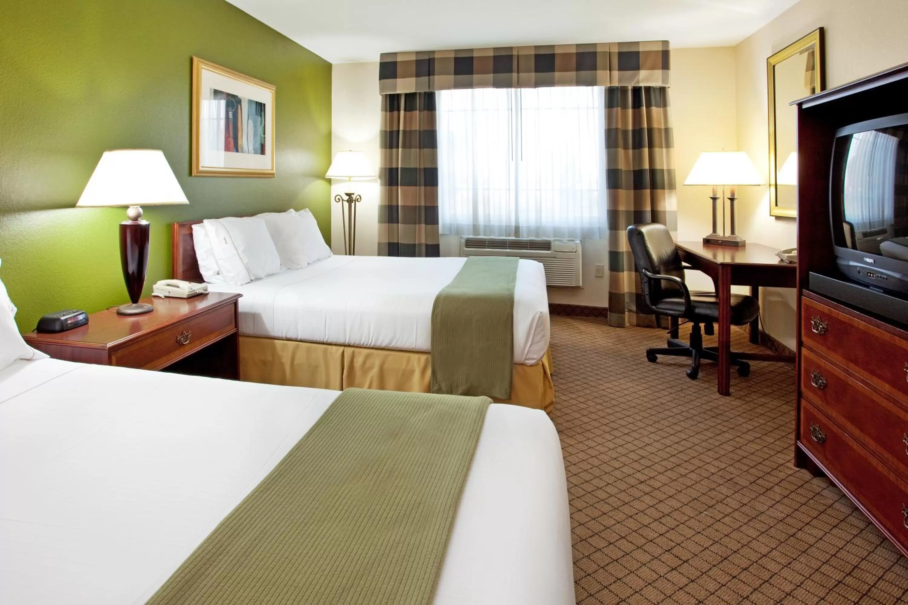 Photo of the whole room, Bed in Holiday Inn Express Harvey-Marrero by IHG
