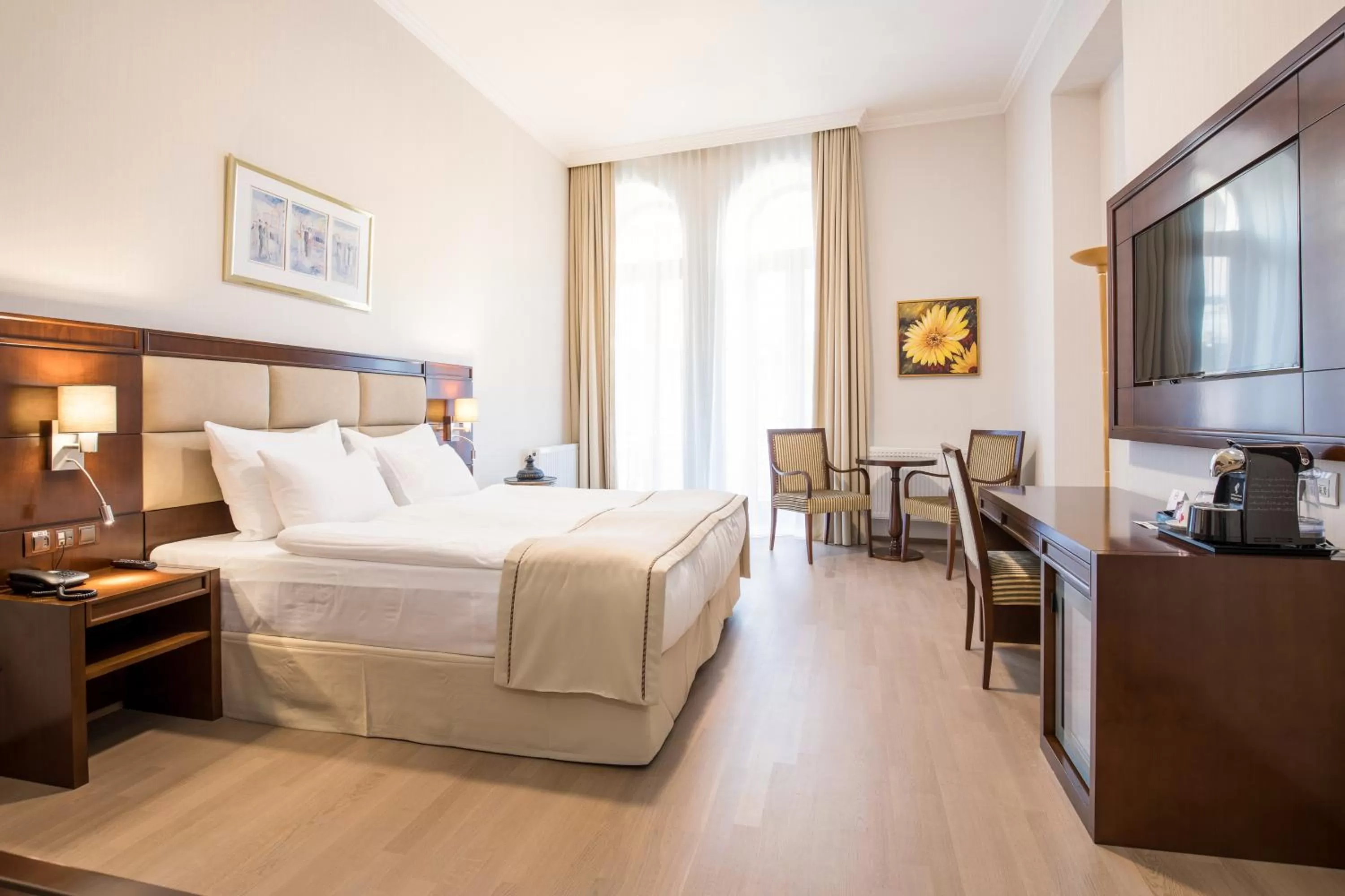 Photo of the whole room, Bed in Concorde Old Bucharest Hotel