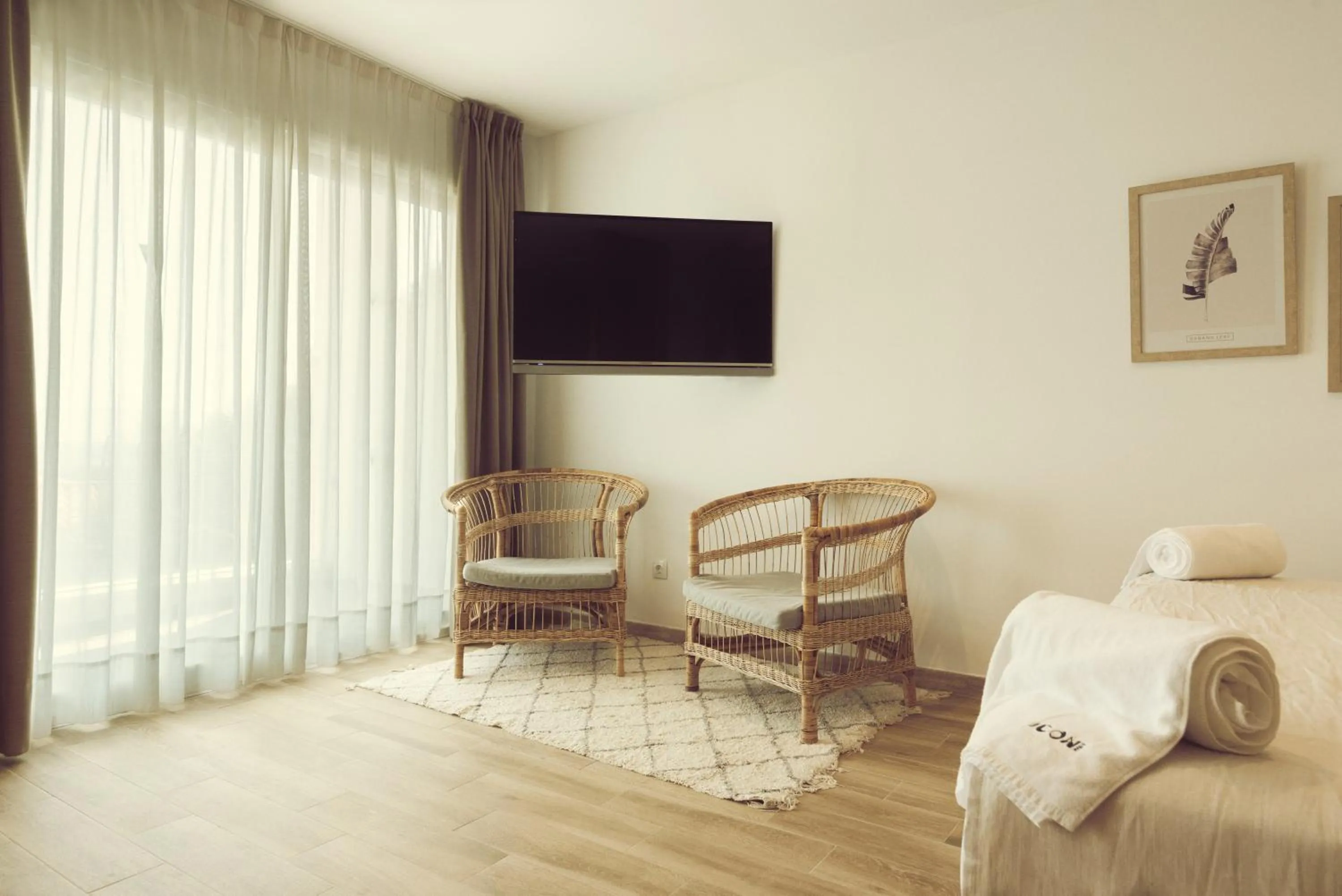 TV and multimedia, Bed in ICON Valparaiso - Adults Only