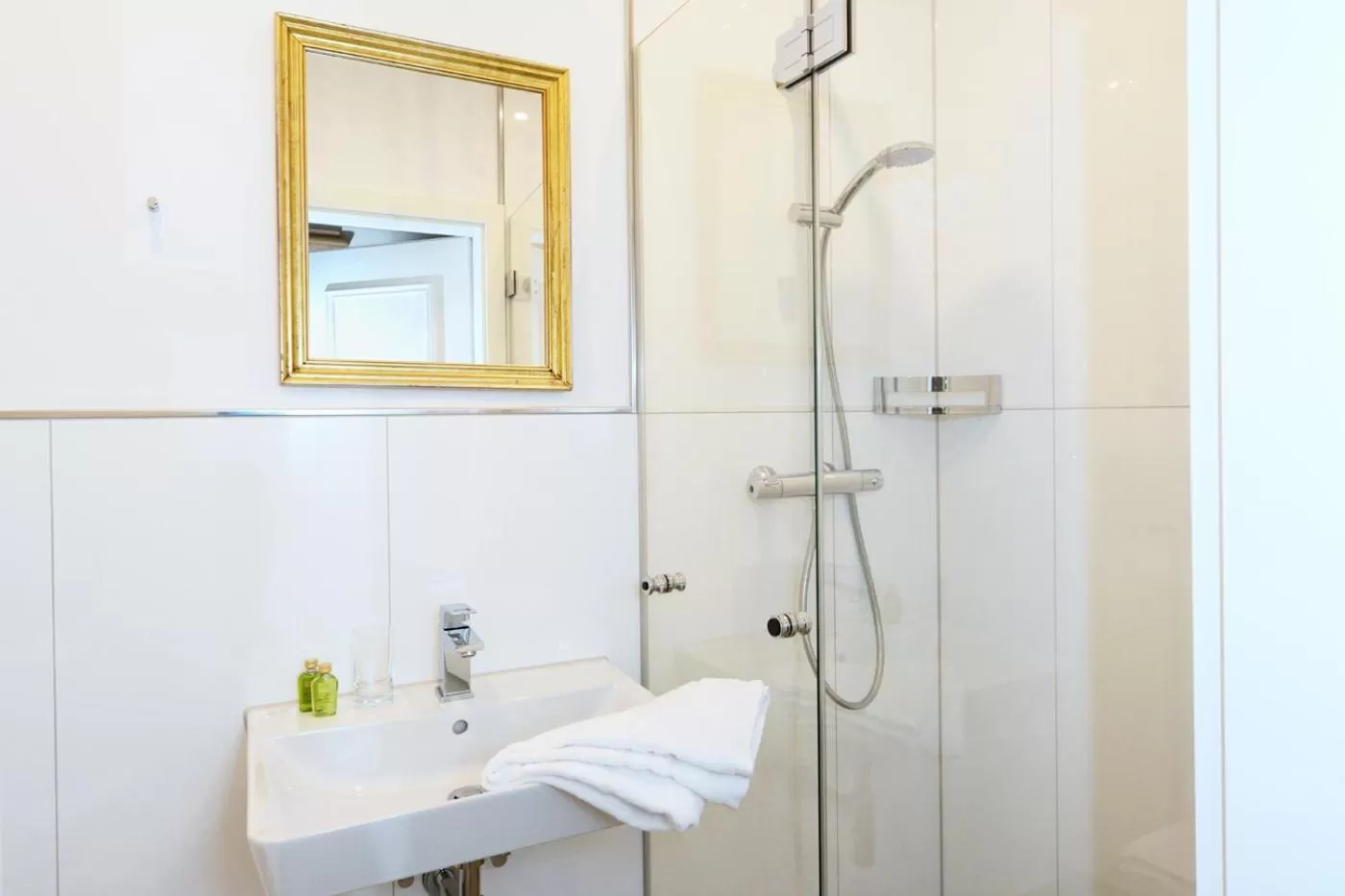 Bathroom in Hotel No. 11