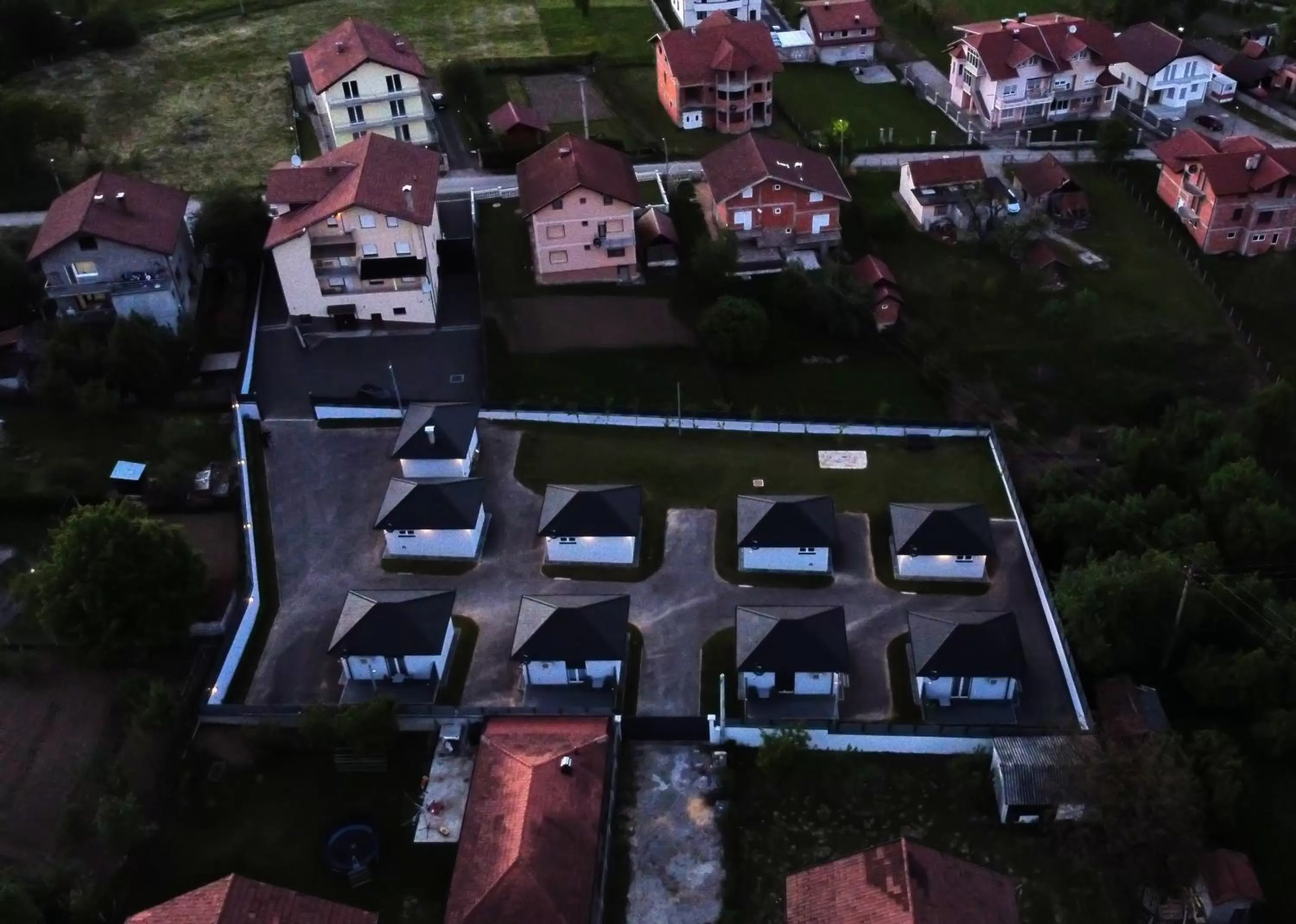 Property building, Bird's-eye View in Apartmani i Bungalovi TROJKA