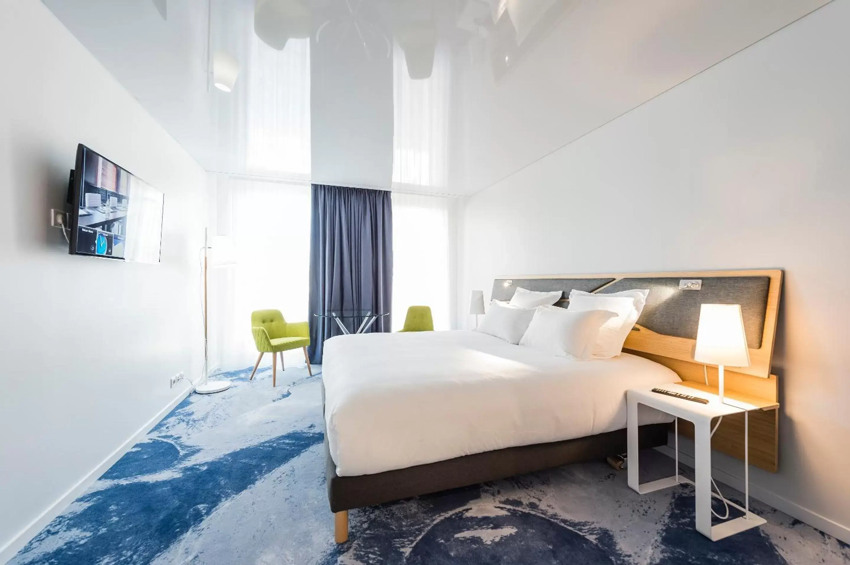 Urban Chic Standard Room with Bath in Seeko'o Hotel Bordeaux Urban Chic Standard Room with Bath in Seeko'o Hotel Bordeaux