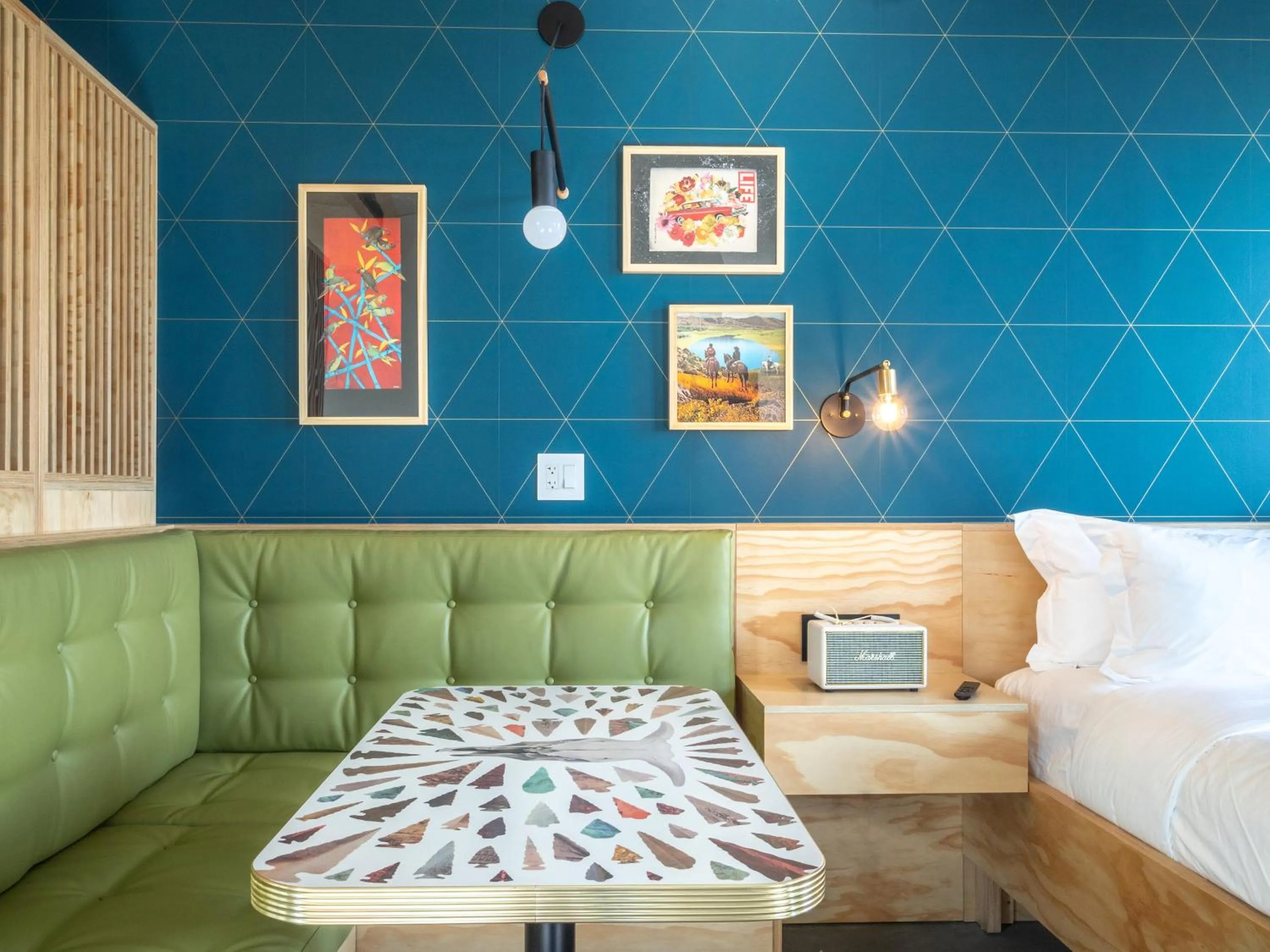 Seating area, Bed in ARRIVE Austin