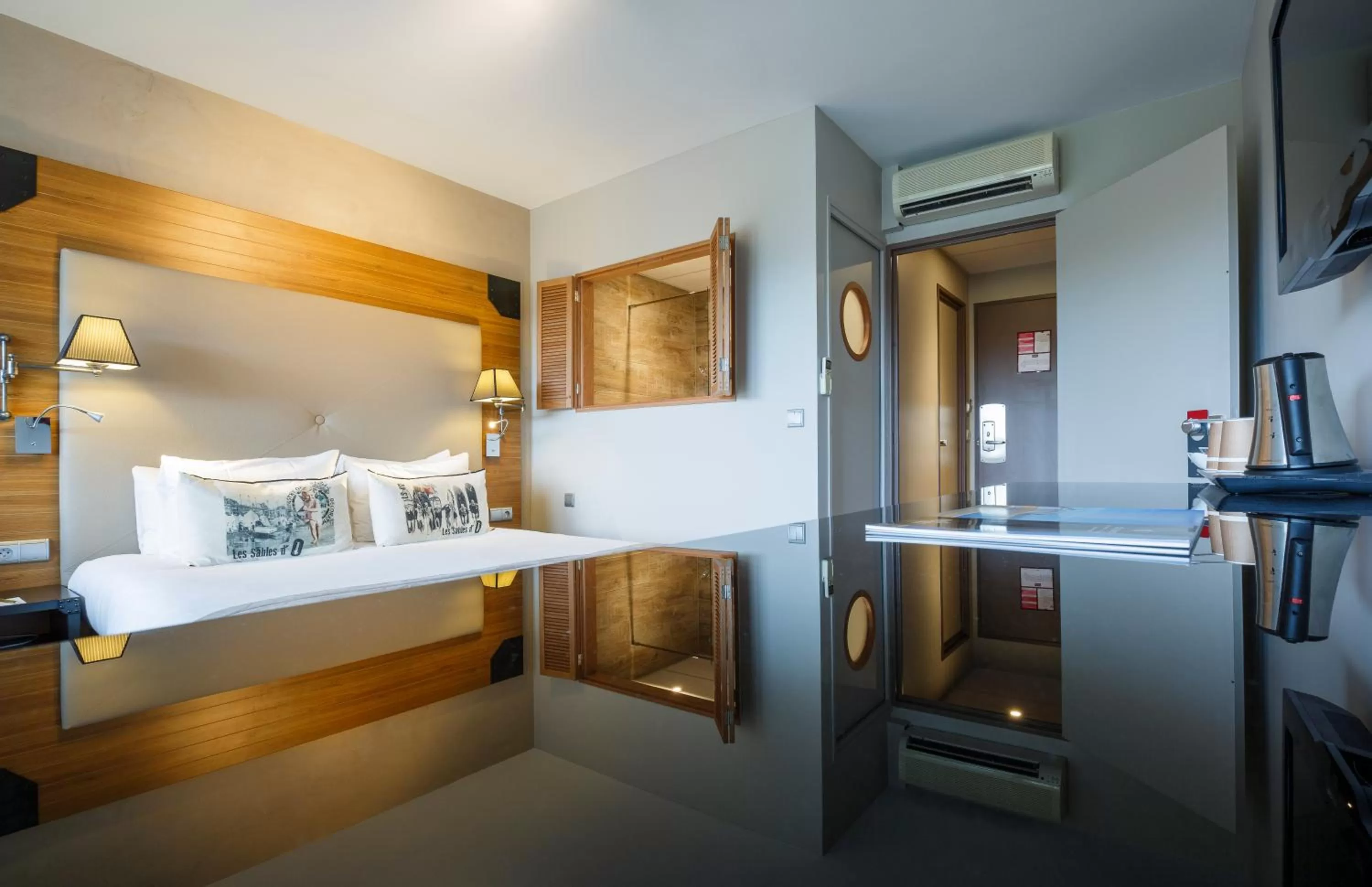 Bathroom, Bed in Côte Ouest Thalasso & Spa Les Sables d'Olonne - MGallery Collection