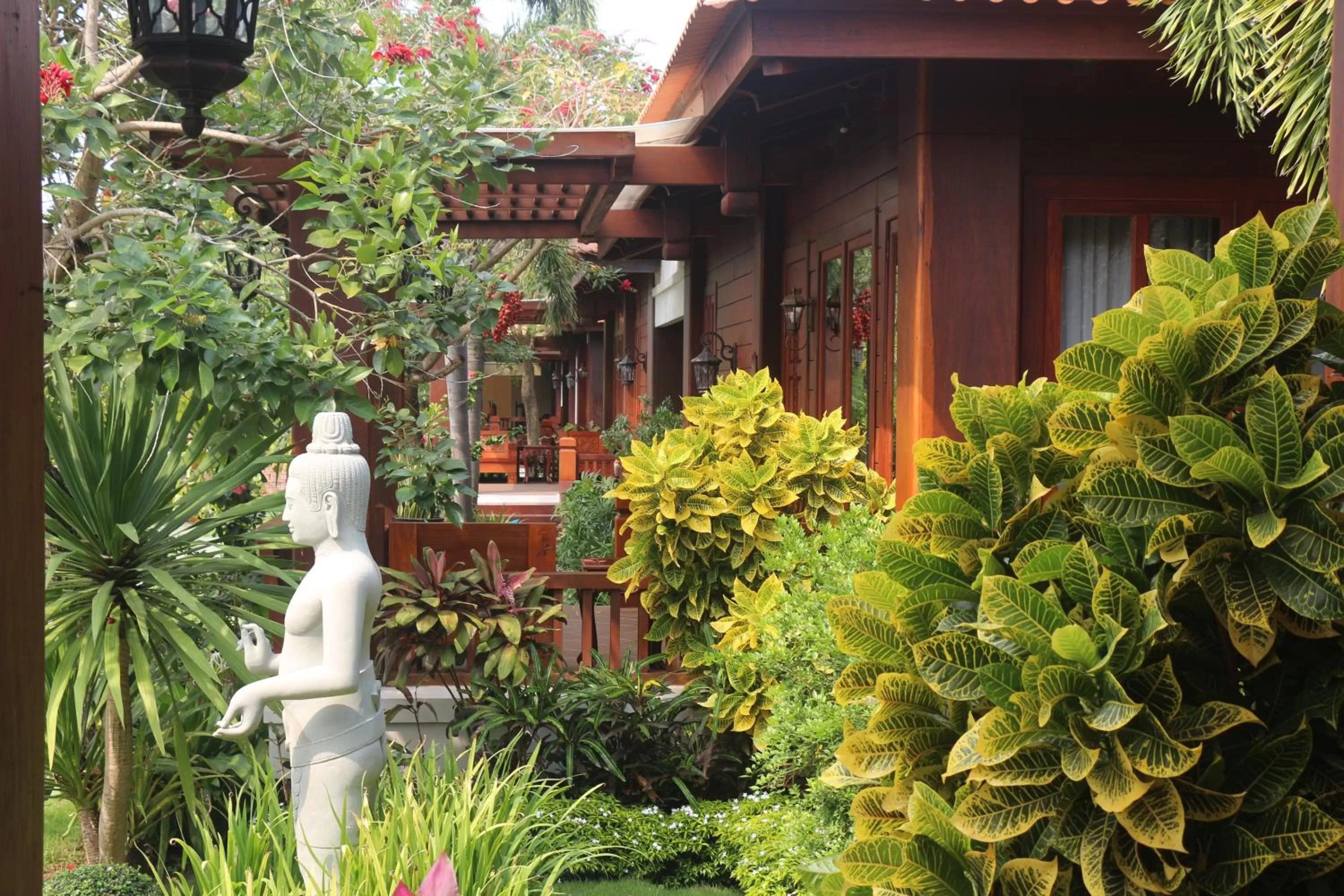 Garden view in Try Palace Resort-Kep