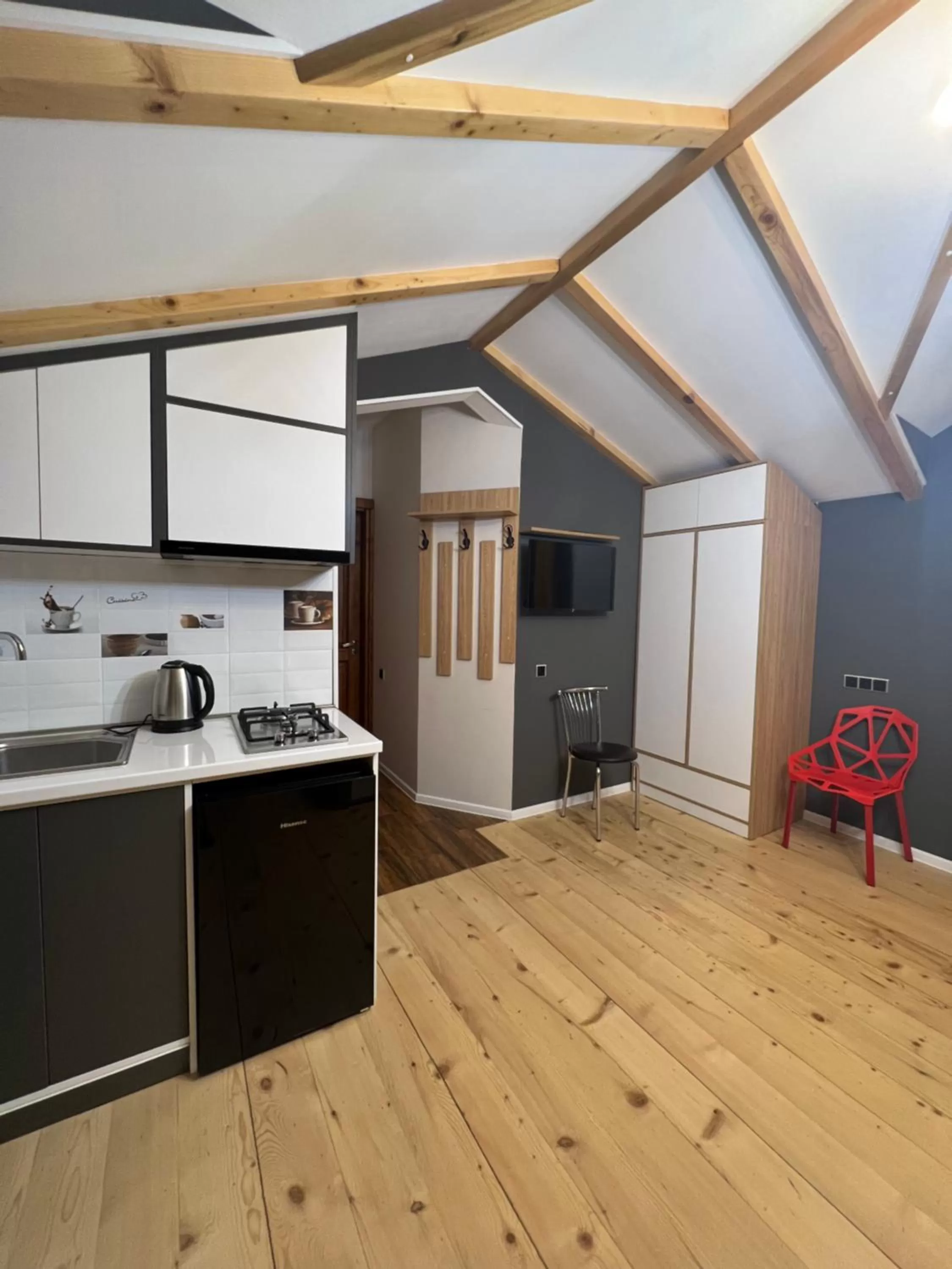 Kitchen/Kitchenette in Borjomi Yellow Hotel