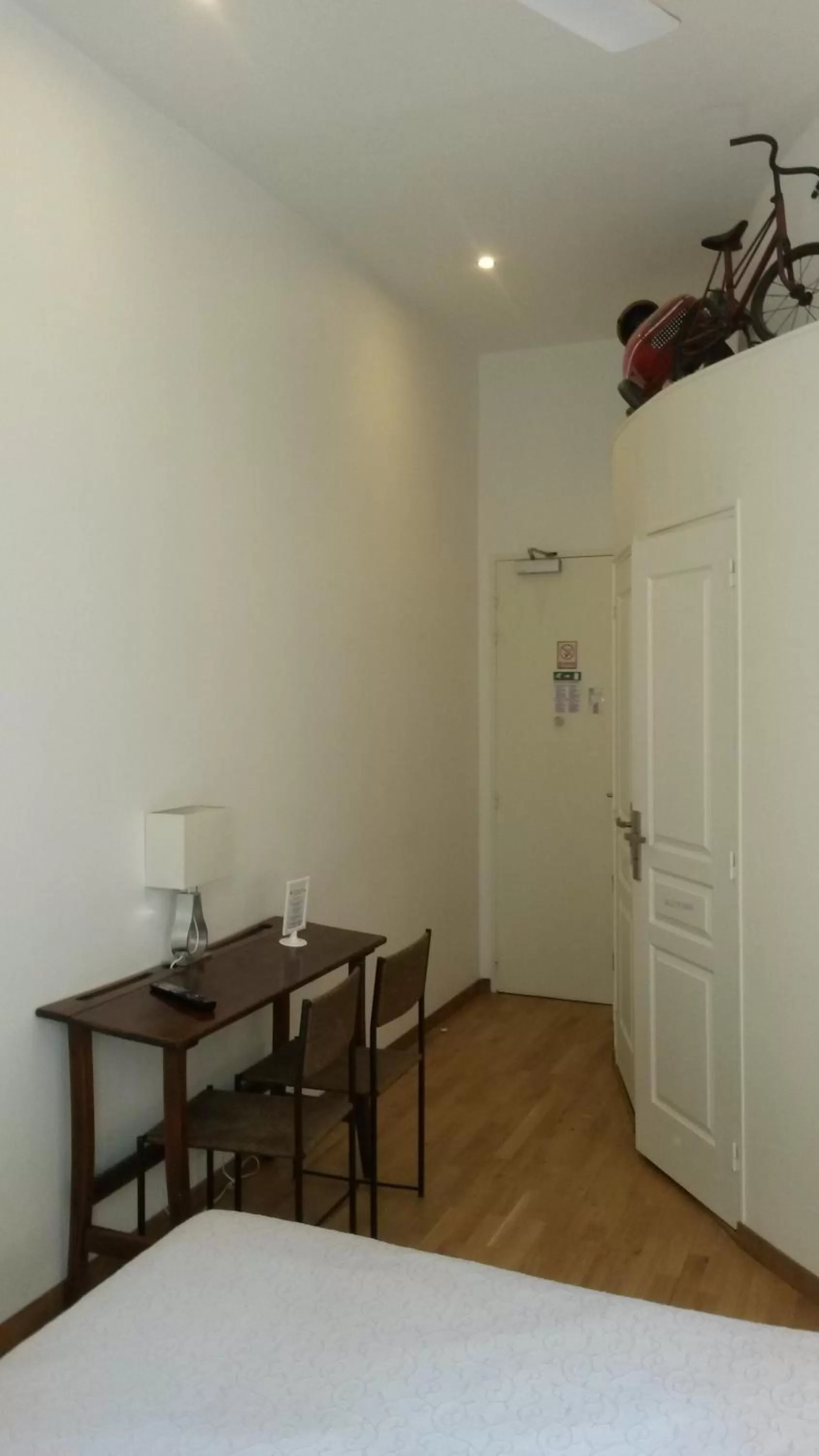 Seating area, Bed in Hôtel Le Boulevardier