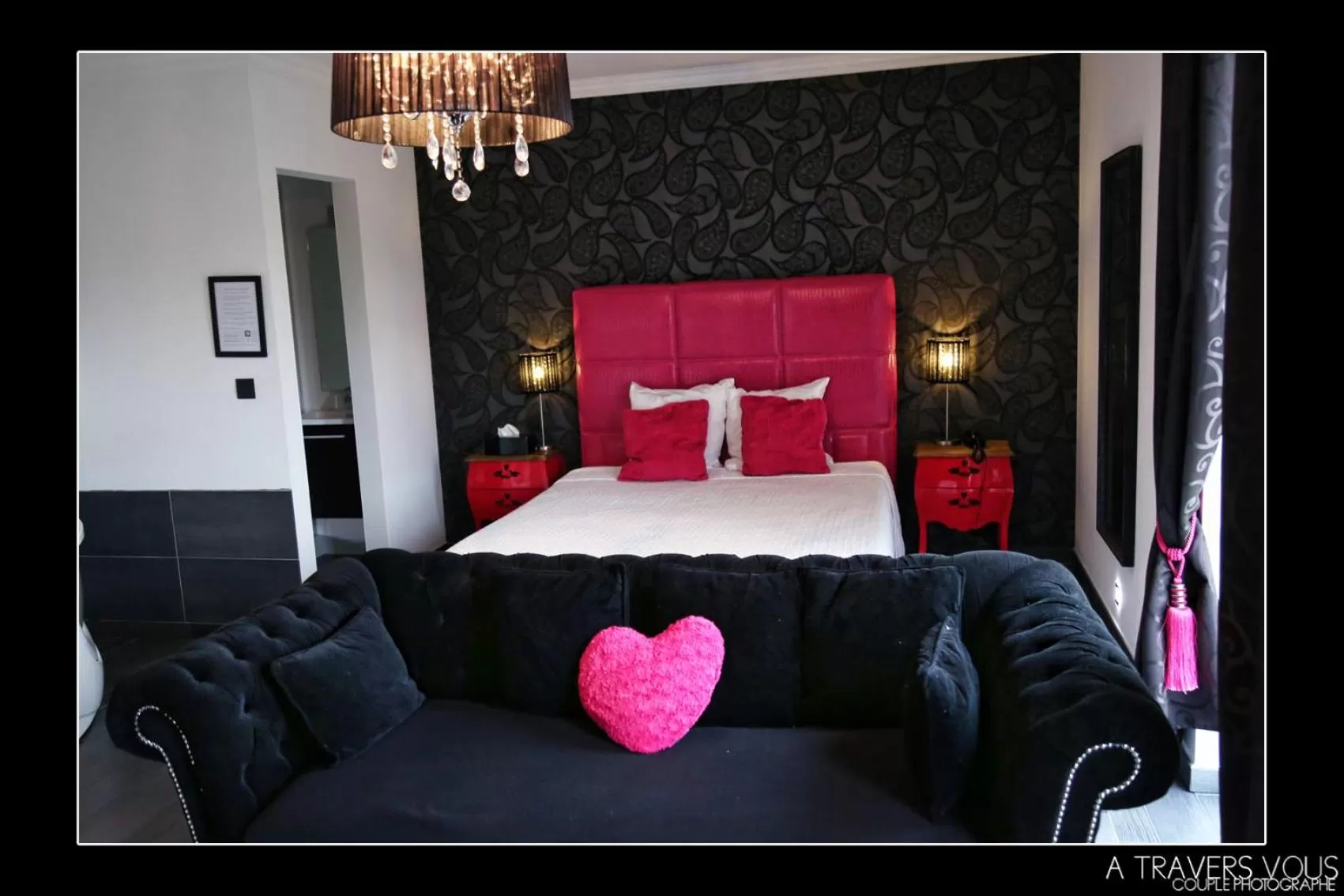 Bed in V E R O N E - Rooms & Suites - Liège - Rocourt